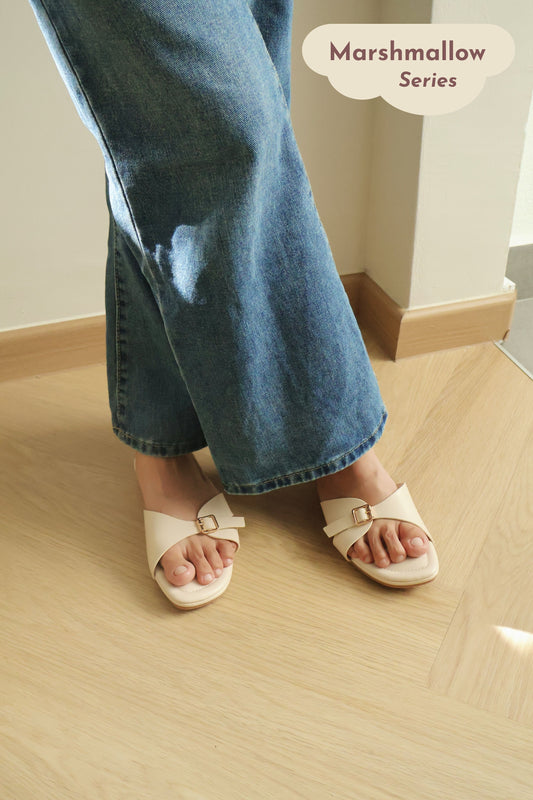 Zaelyn Buckle Wrap Slide Sandals (Cream White)