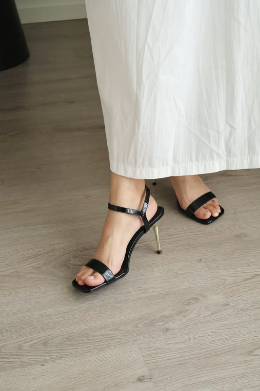 Luna Strappy High Heeled Sandals (Black)