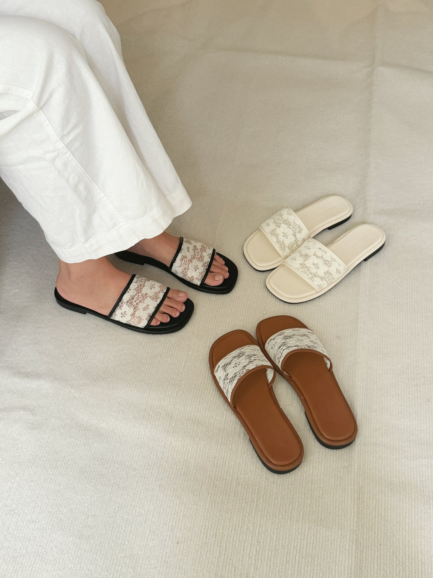 Wendy Lace Sandals (Black)