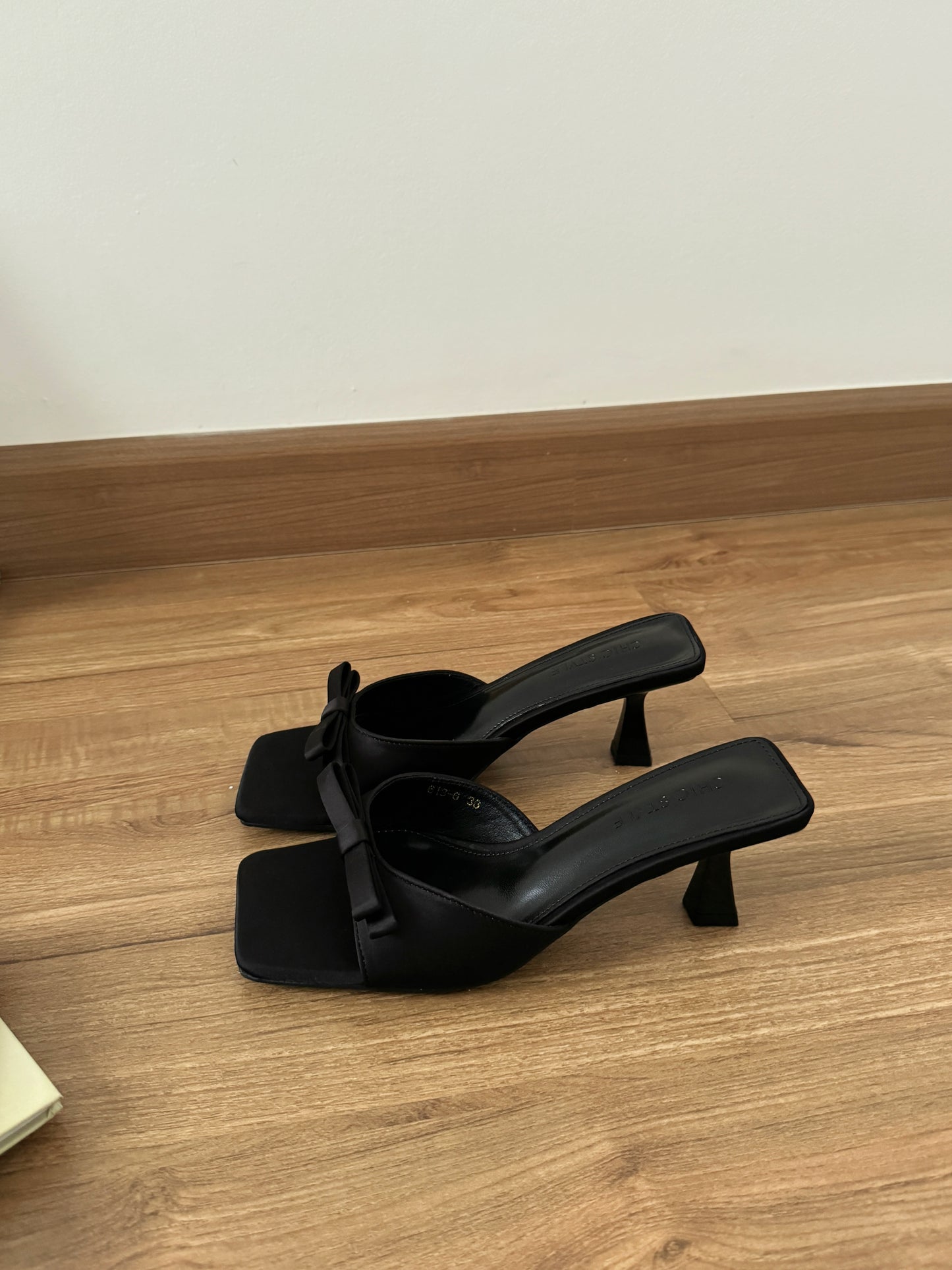 Kiana Bow Slip On Heels (Black)