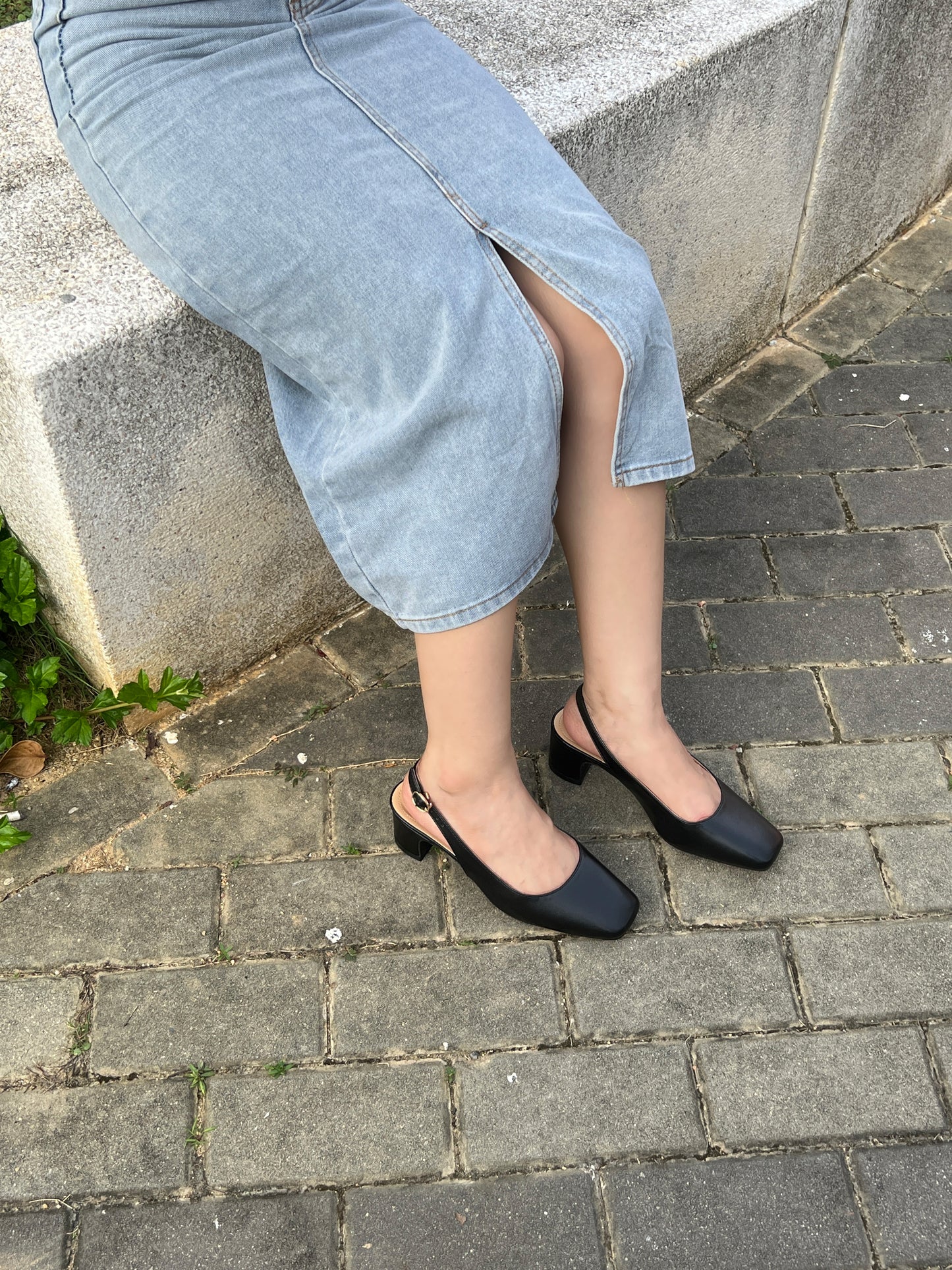 Stephy Slingback Middle Heels Pumps (Black)