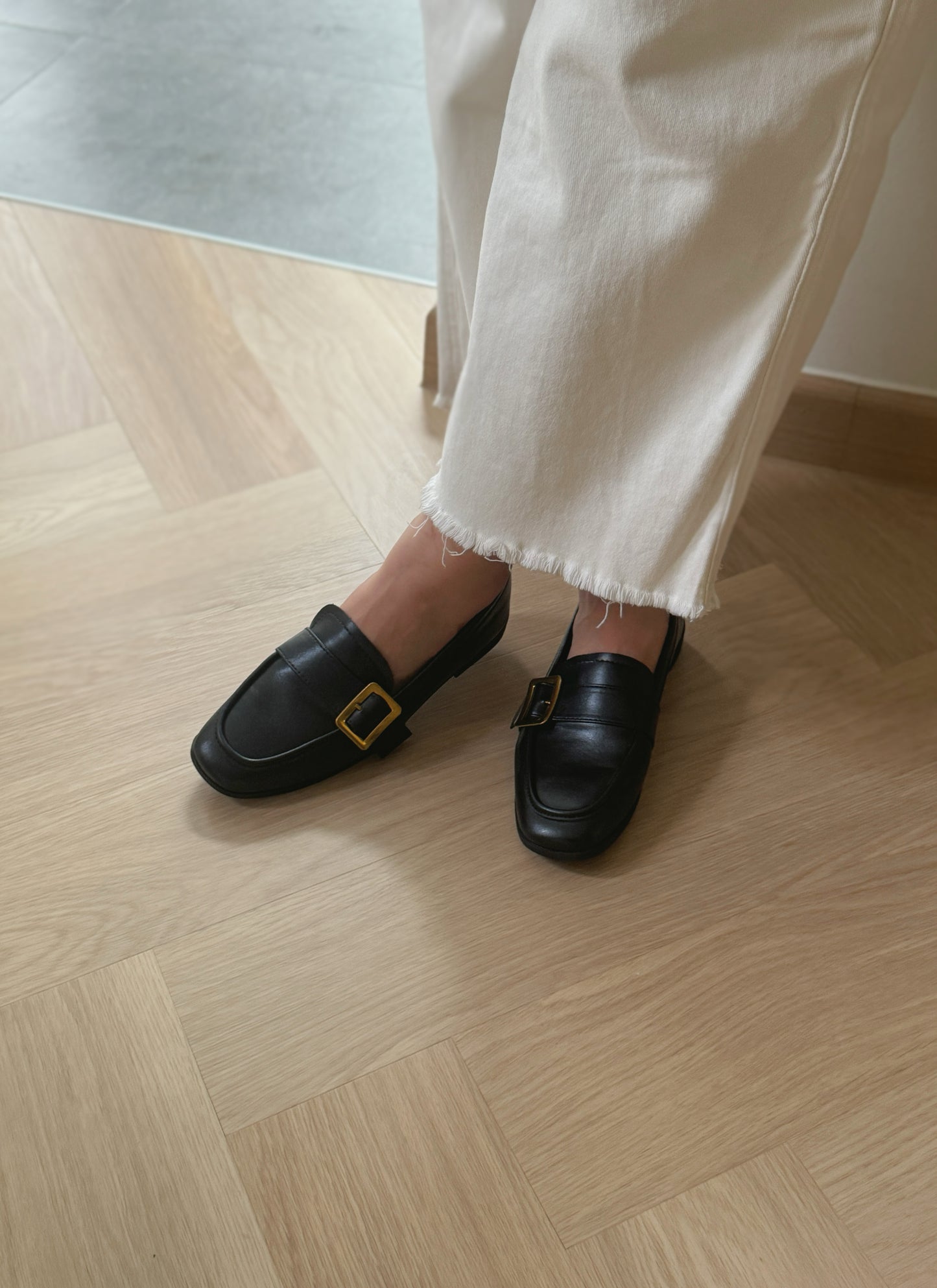Gillian Almond-Toe Loafers (Black)