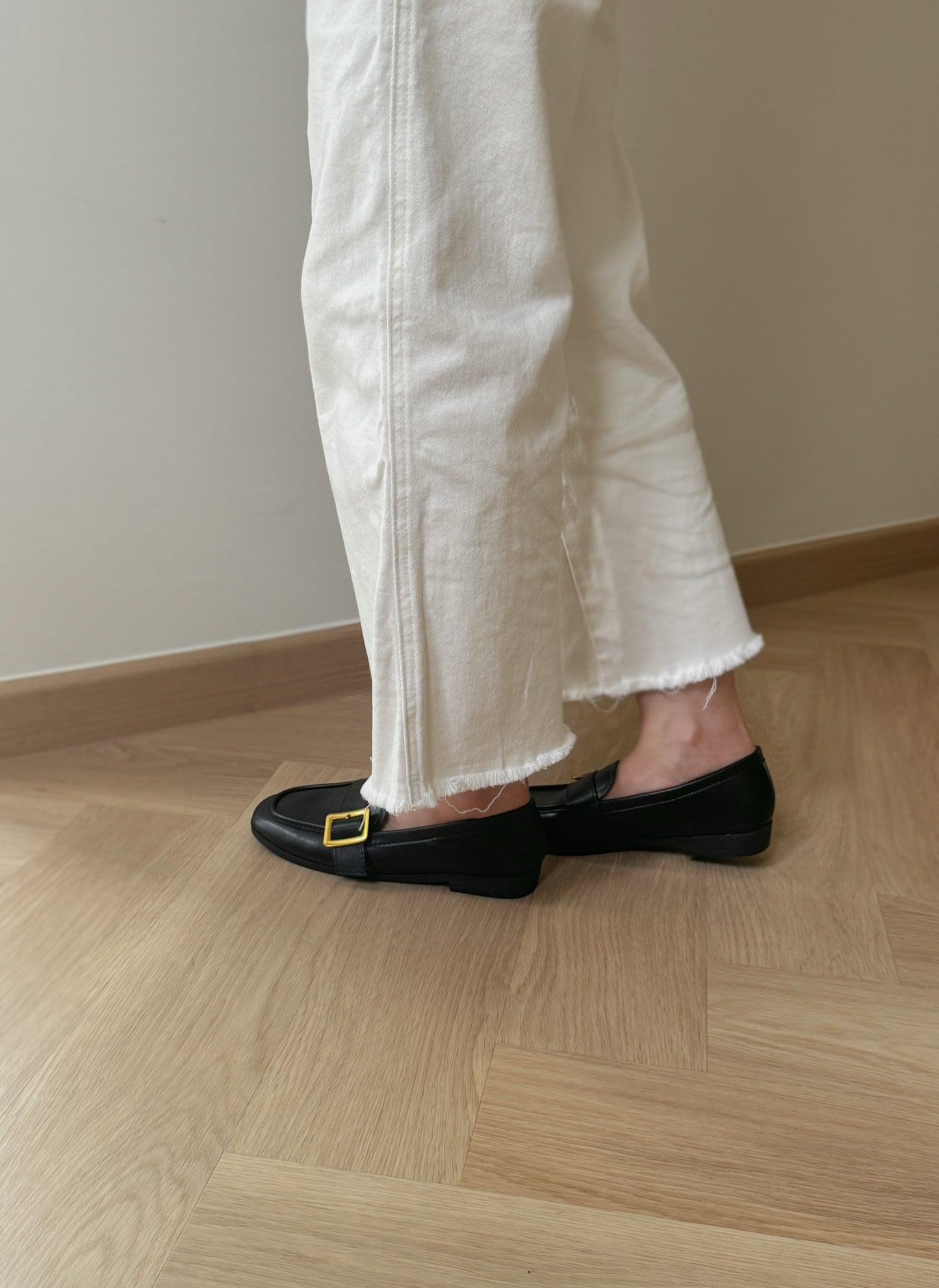 Gillian Almond-Toe Loafers (Black)