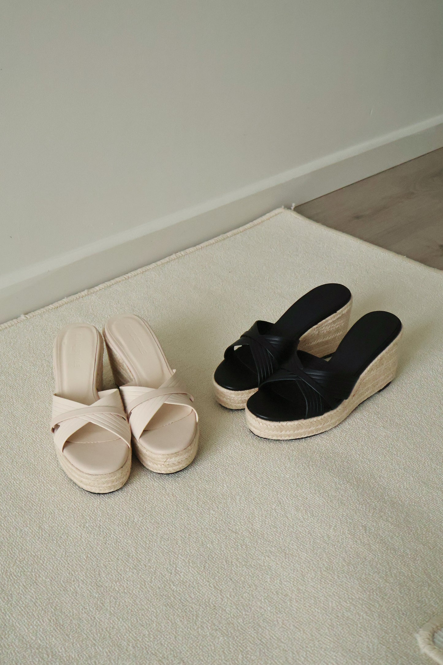 Havana Platform Wedges Sandals (Black)