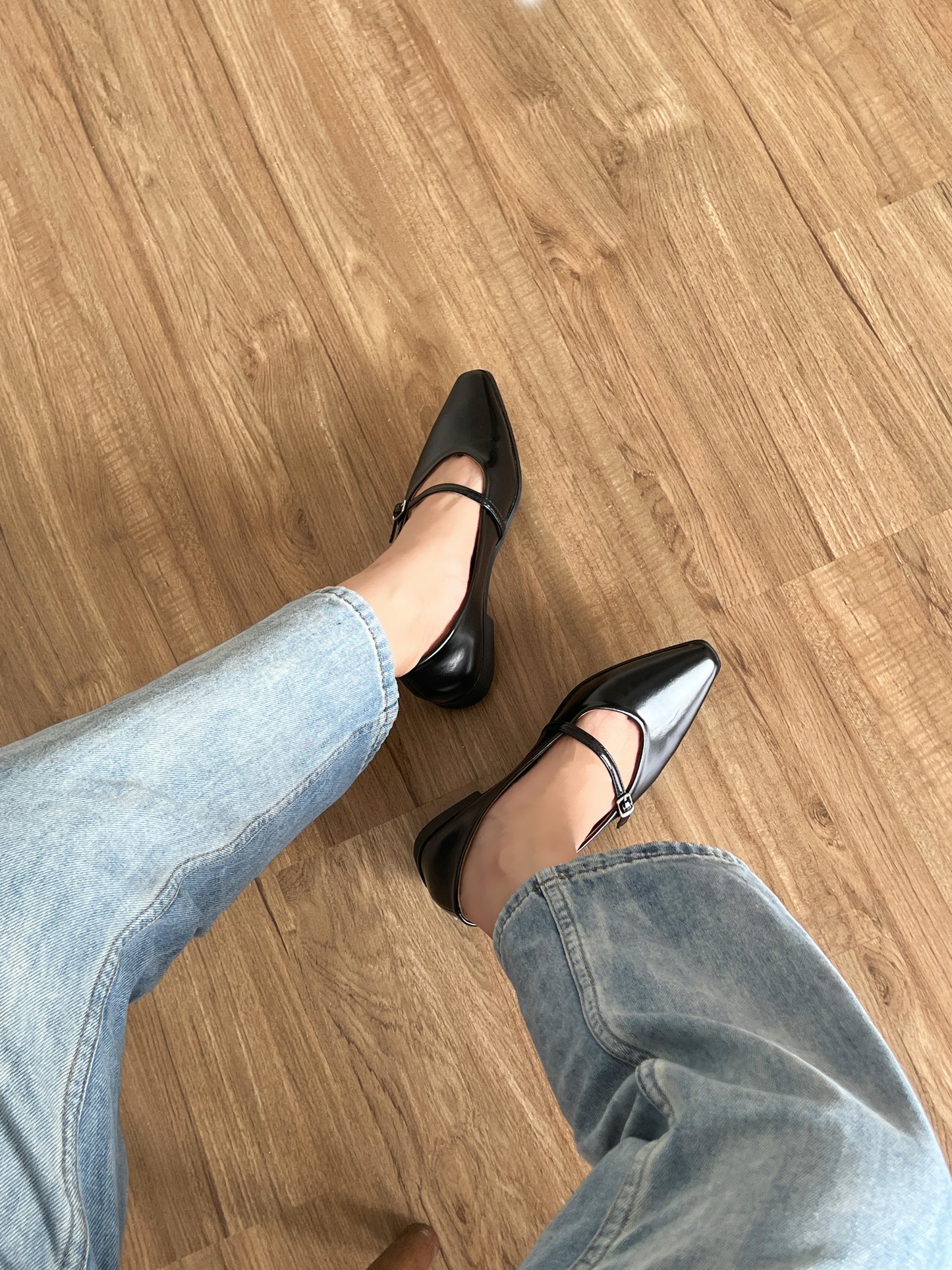 Yona Mary Jane Pointed Shoes (Black)