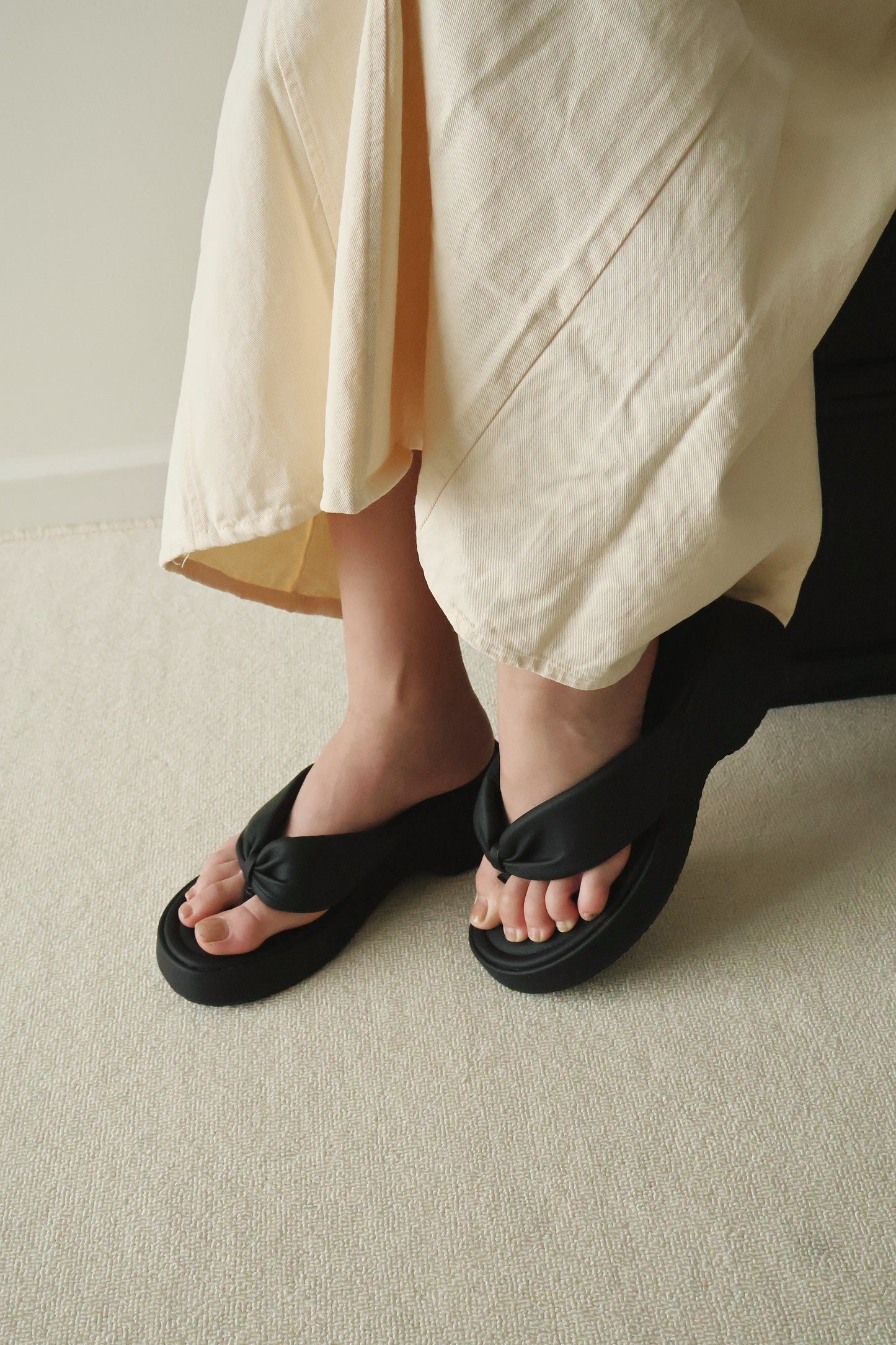 Everlyn Thong Flatform Wedges (Black)
