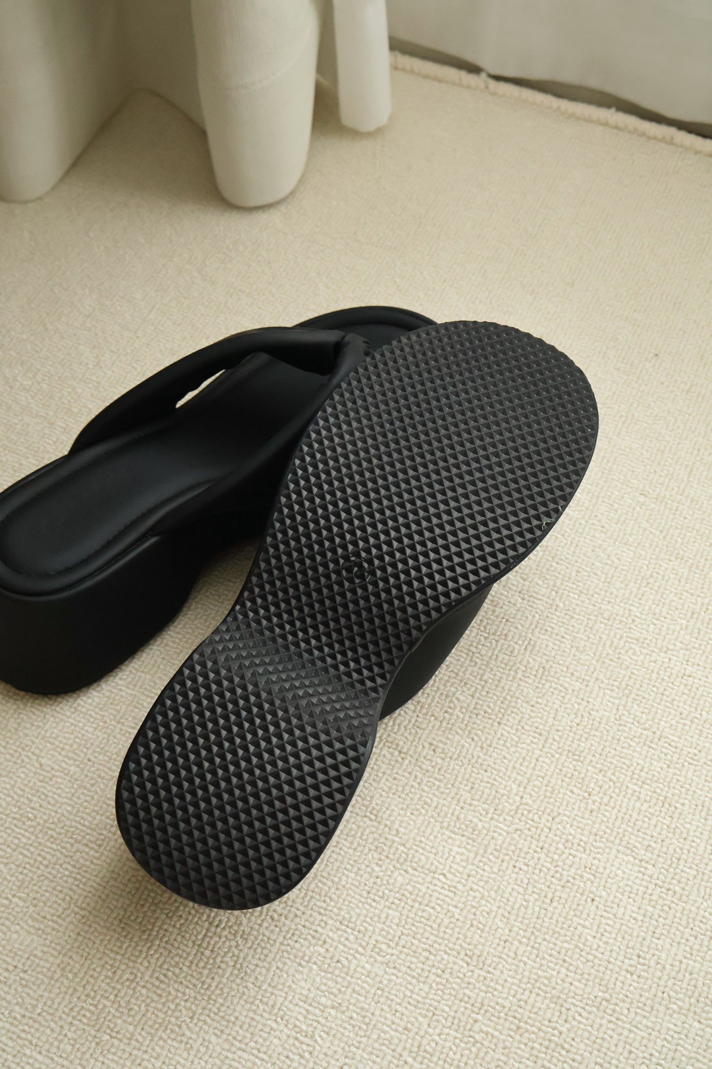 Everlyn Thong Flatform Wedges (Black)