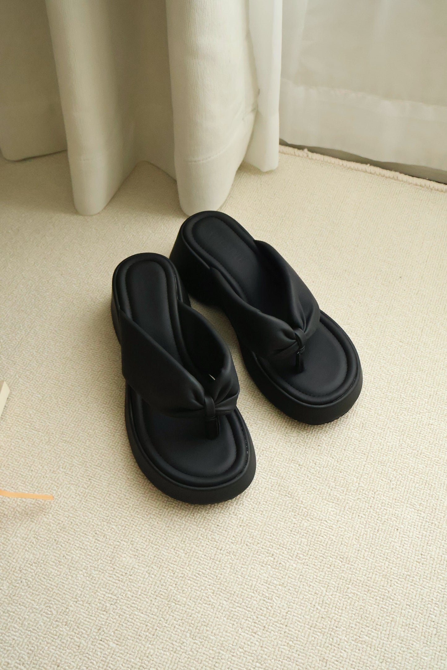 Everlyn Thong Flatform Wedges (Black)