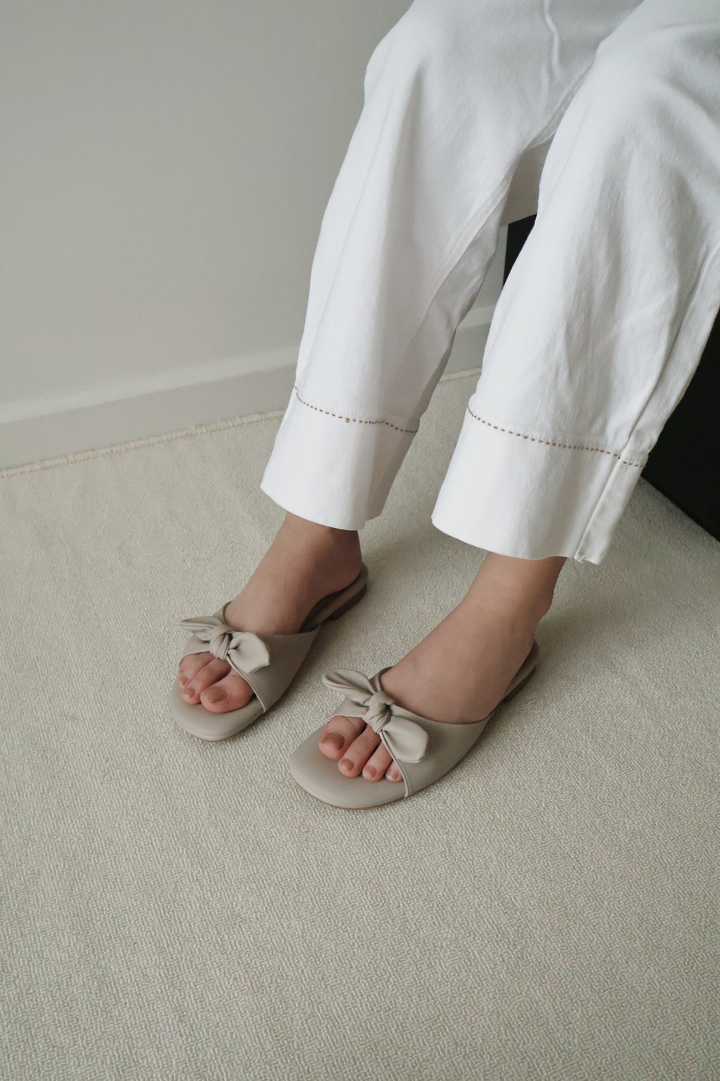 Odette Cute Bow Sandals (Greige)