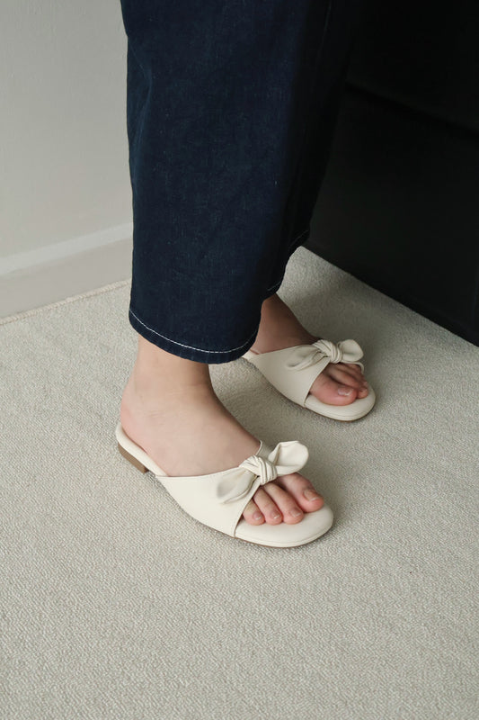 Odette Cute Bow Sandals (Cream White)