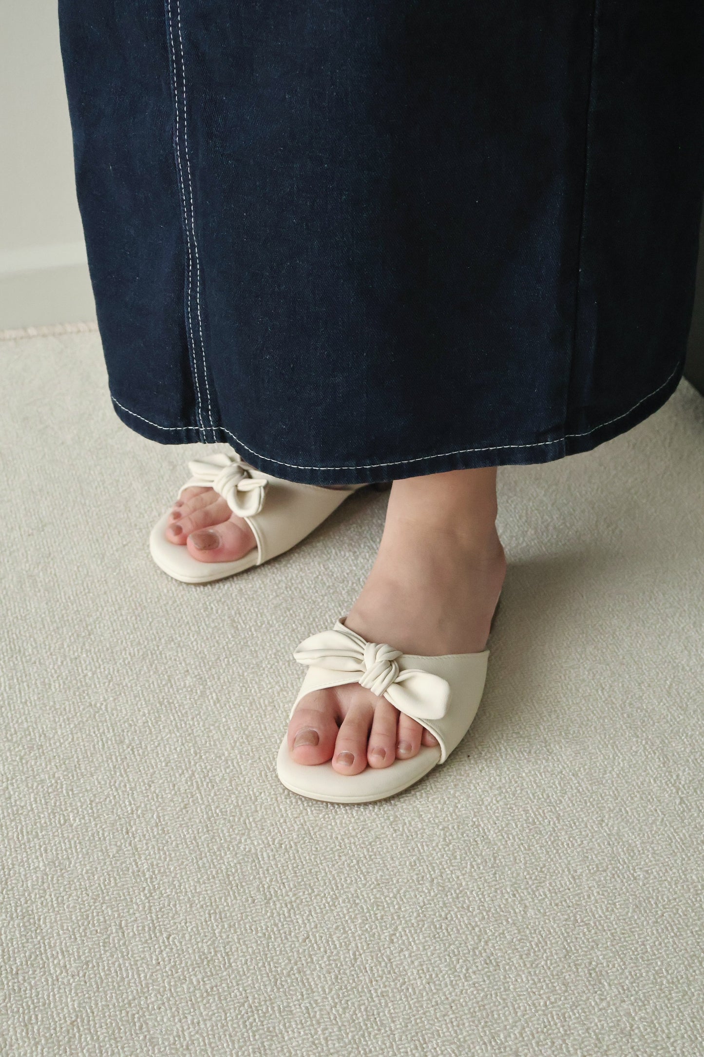 Odette Cute Bow Sandals (Cream White)