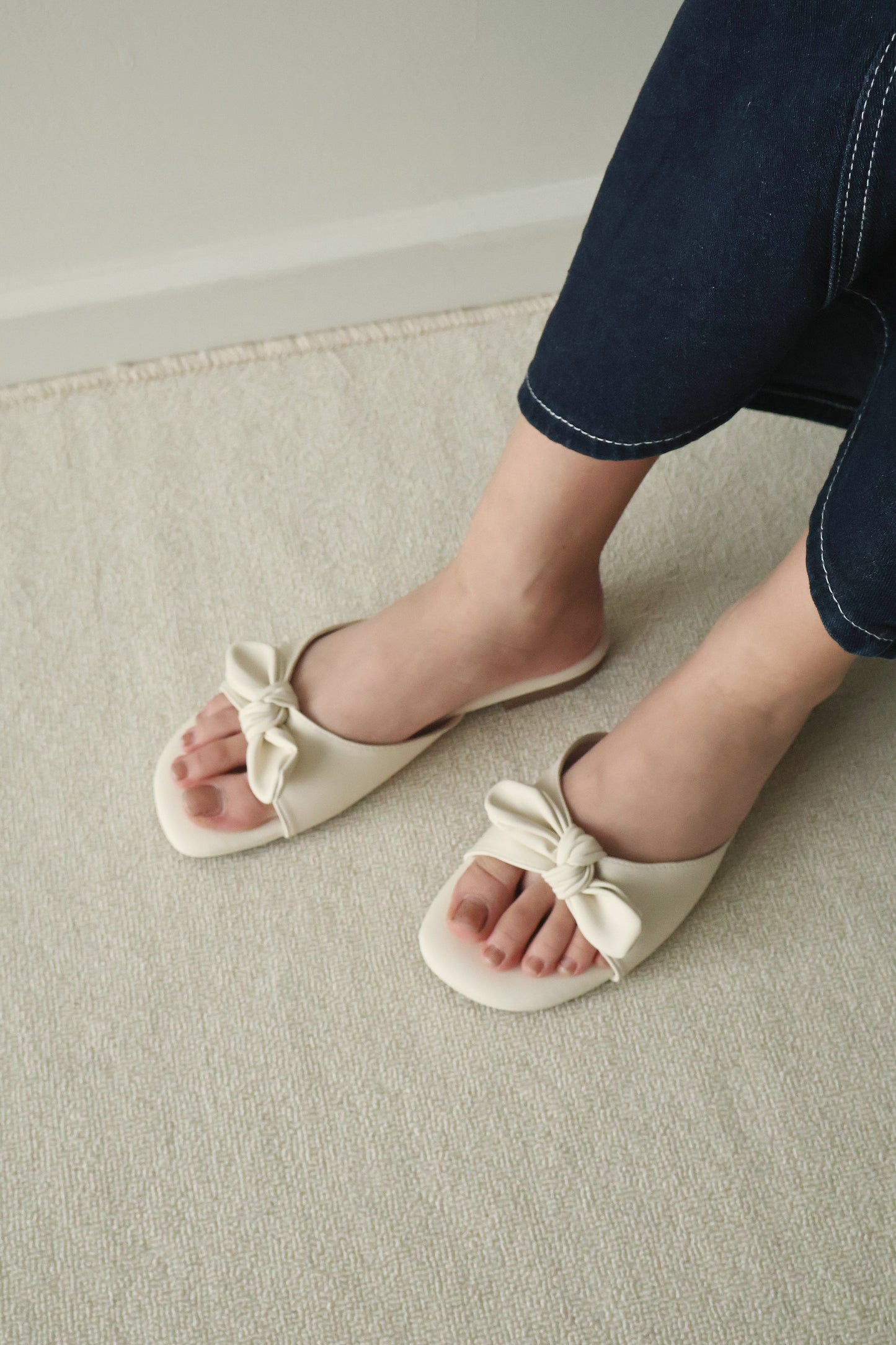 Odette Cute Bow Sandals (Cream White)