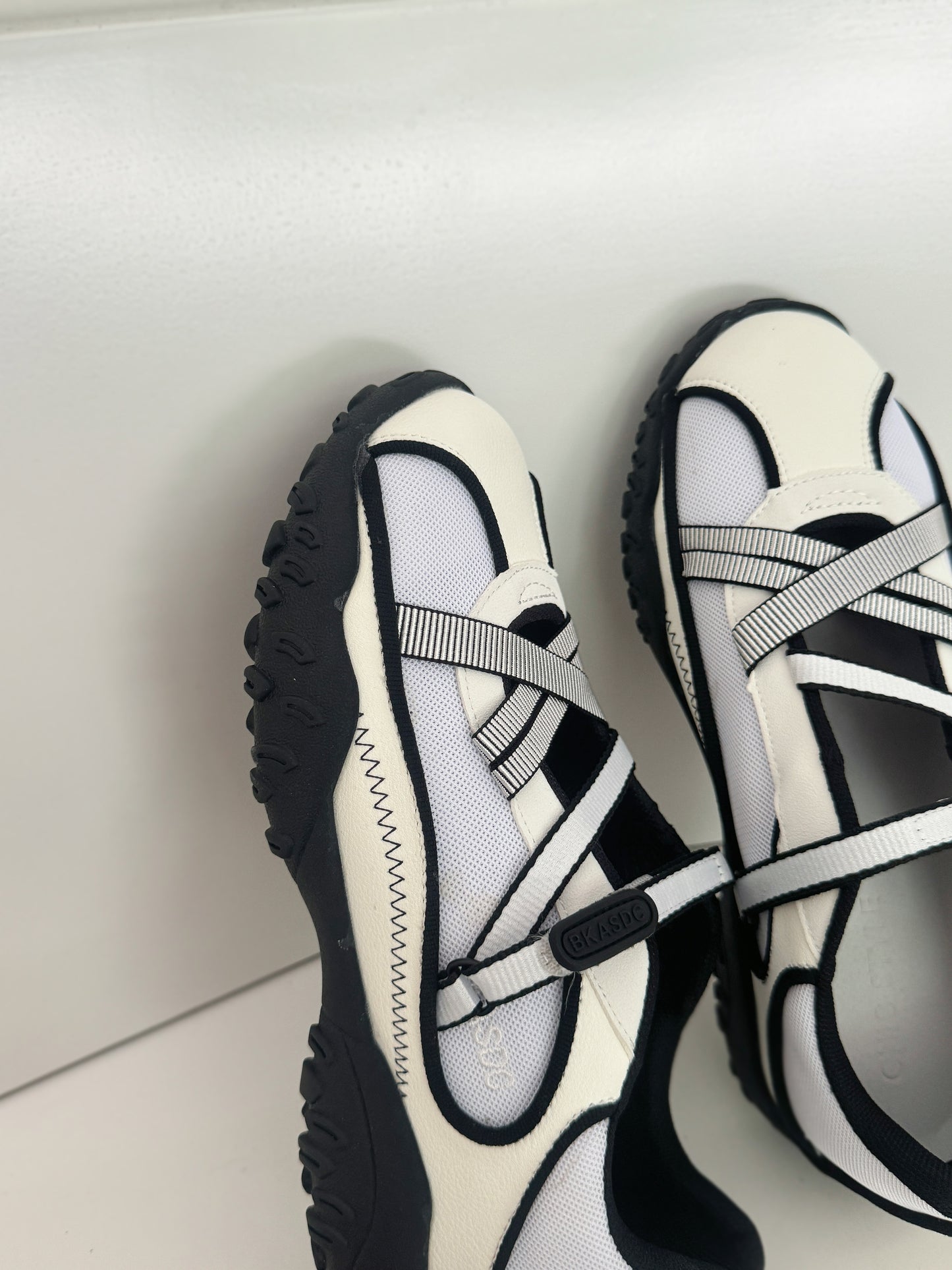 Off Duty Ballet Sneakers (Black)