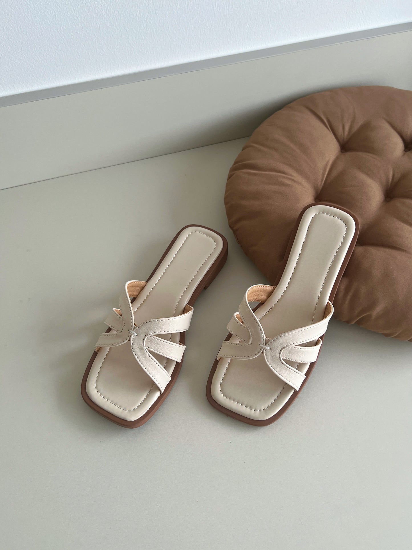 Dolly Slip On Sliders (Cream)