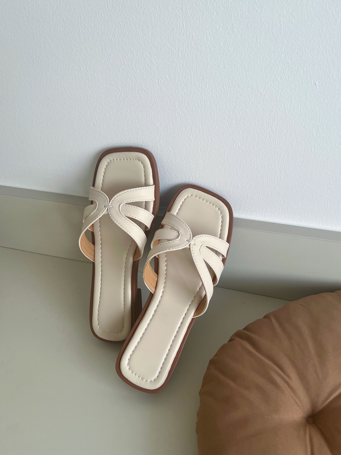 Dolly Slip On Sliders (Cream)