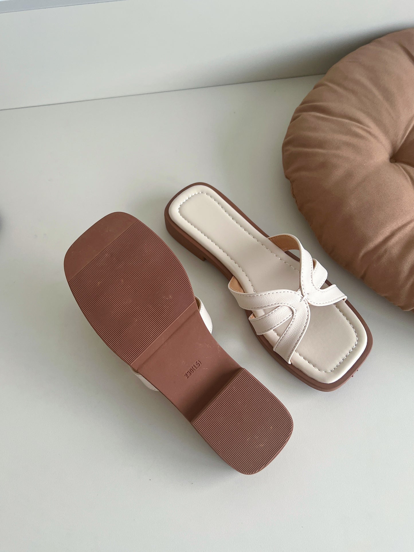 Dolly Slip On Sliders (Cream)