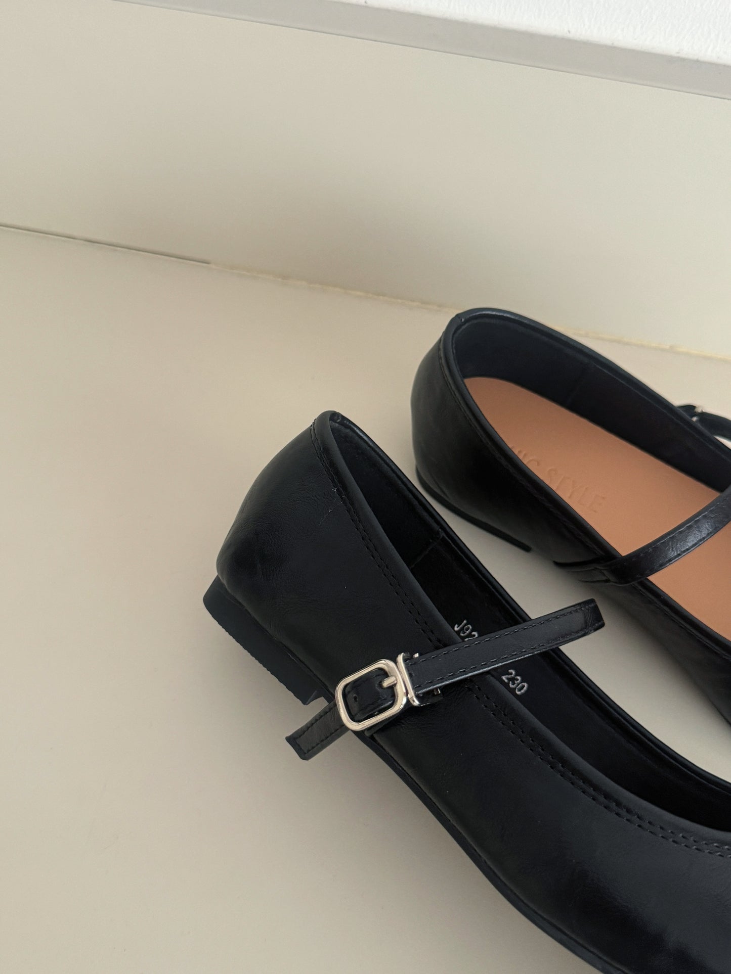 Jolene Mary Jane Flats (Black)