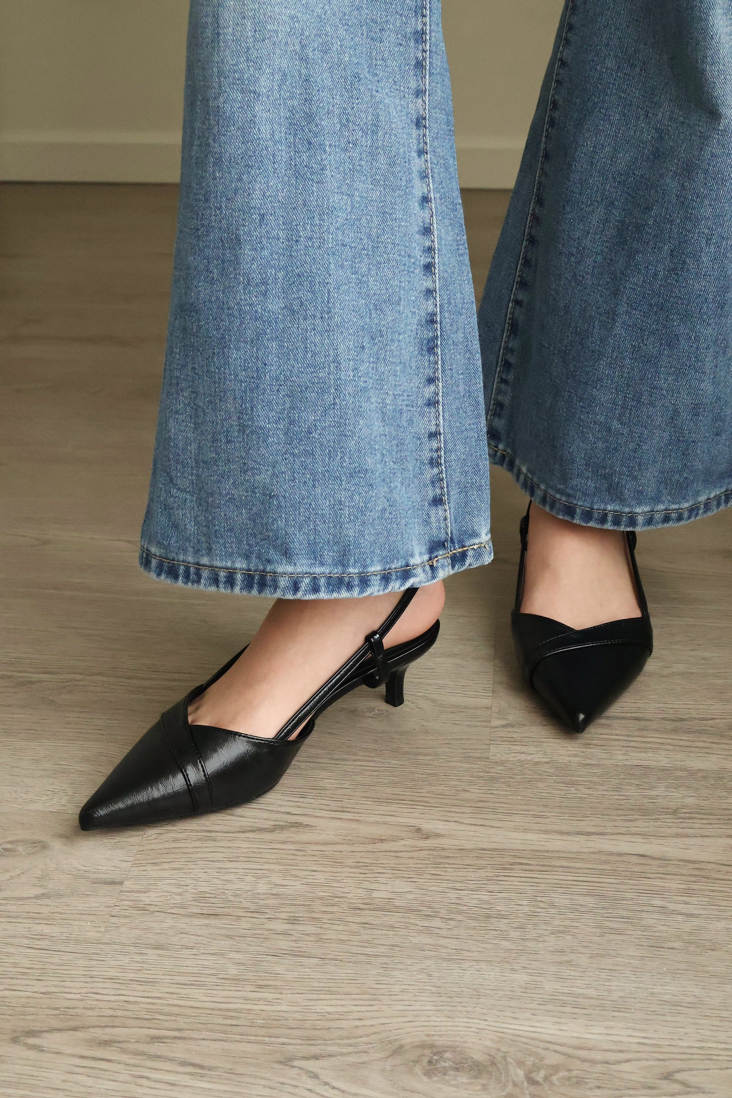 Joelle Pointed High Heels Pump (Black)