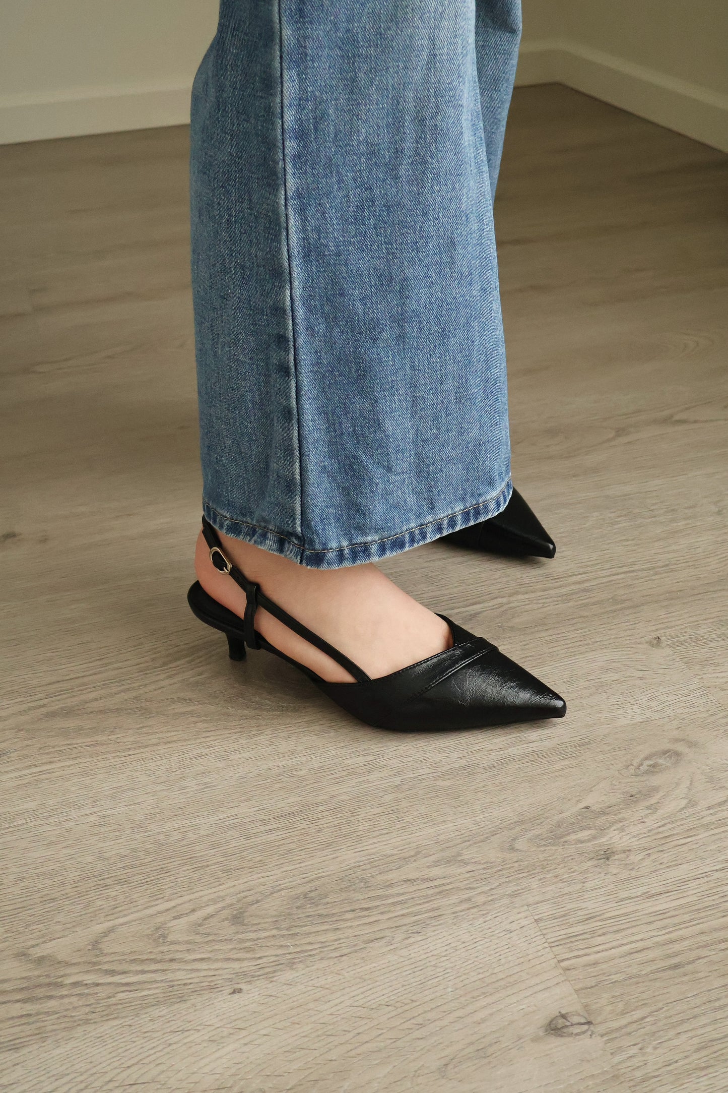 Joelle Pointed High Heels Pump (Black)