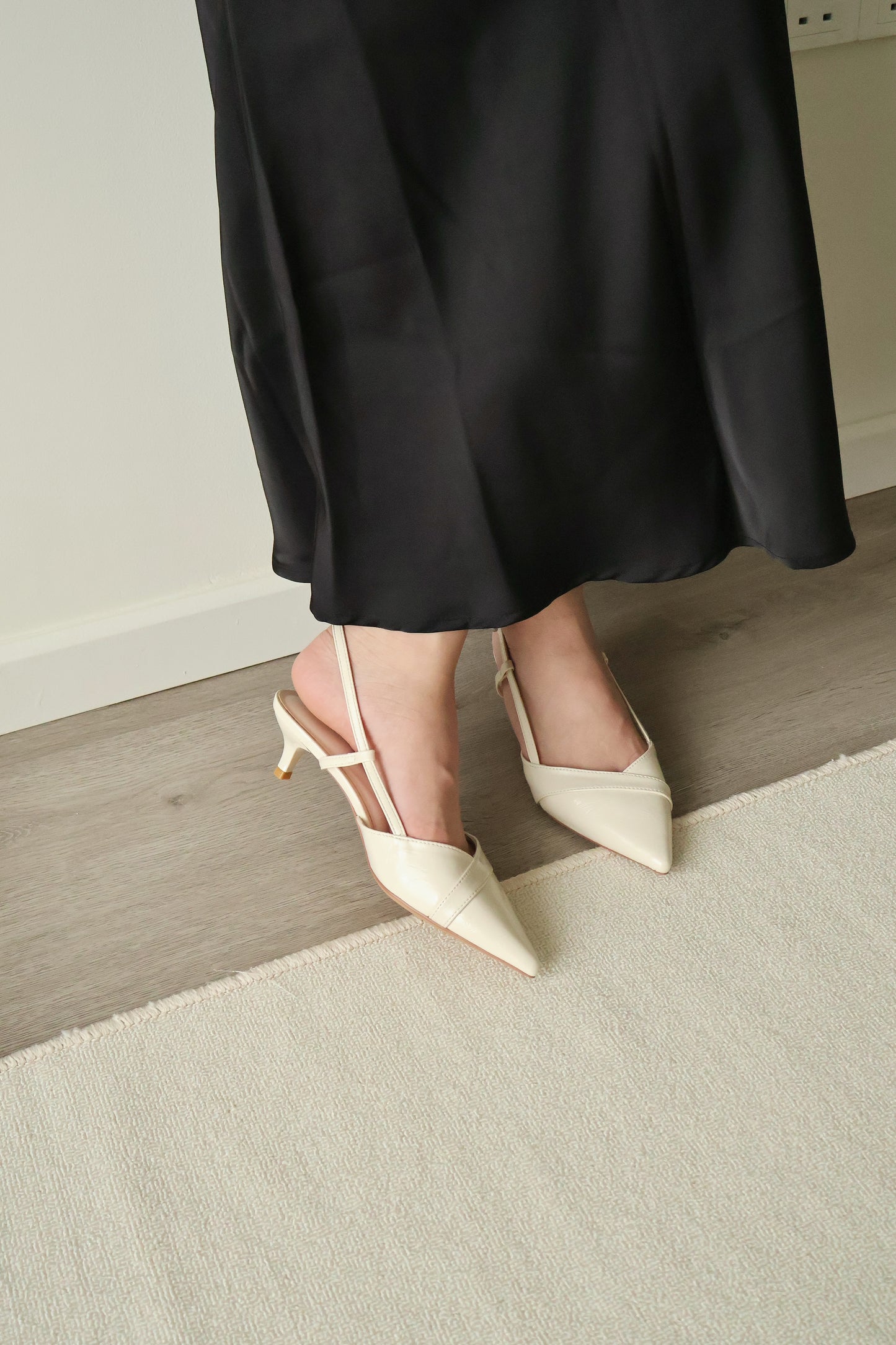 Joelle Pointed High Heels Pump (Cream White)