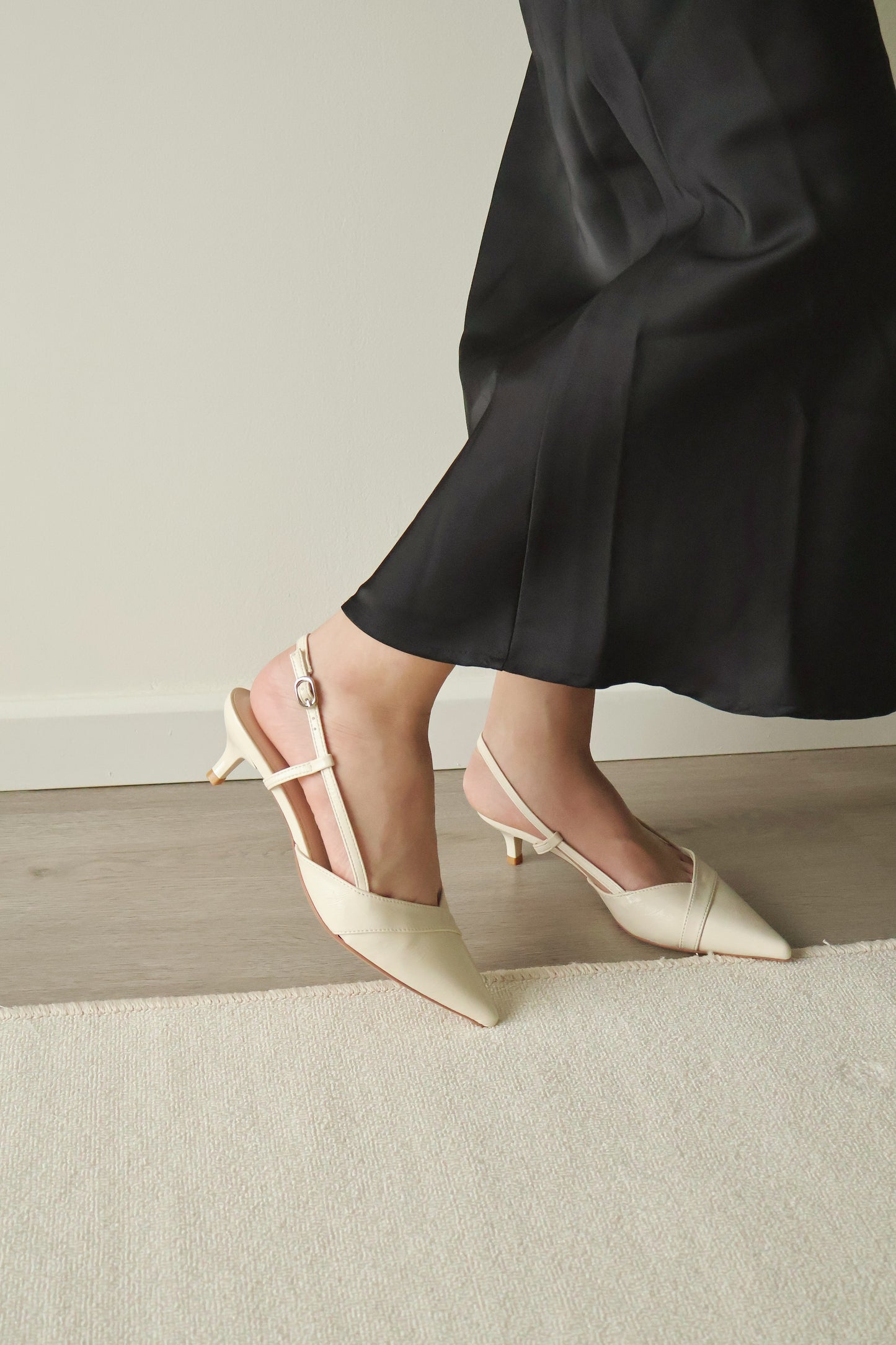 Joelle Pointed High Heels Pump (Cream White)