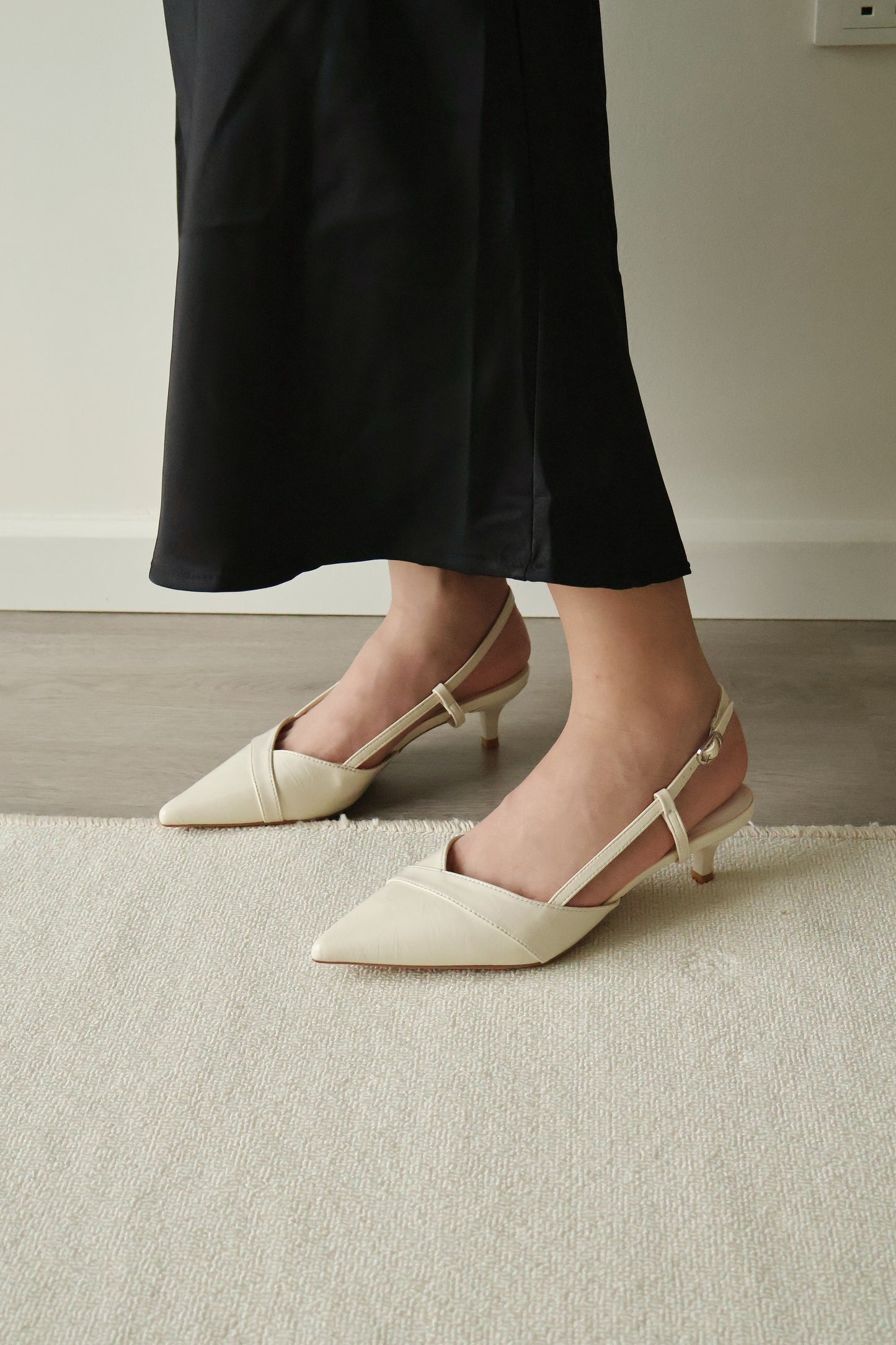 Joelle Pointed High Heels Pump (Cream White)