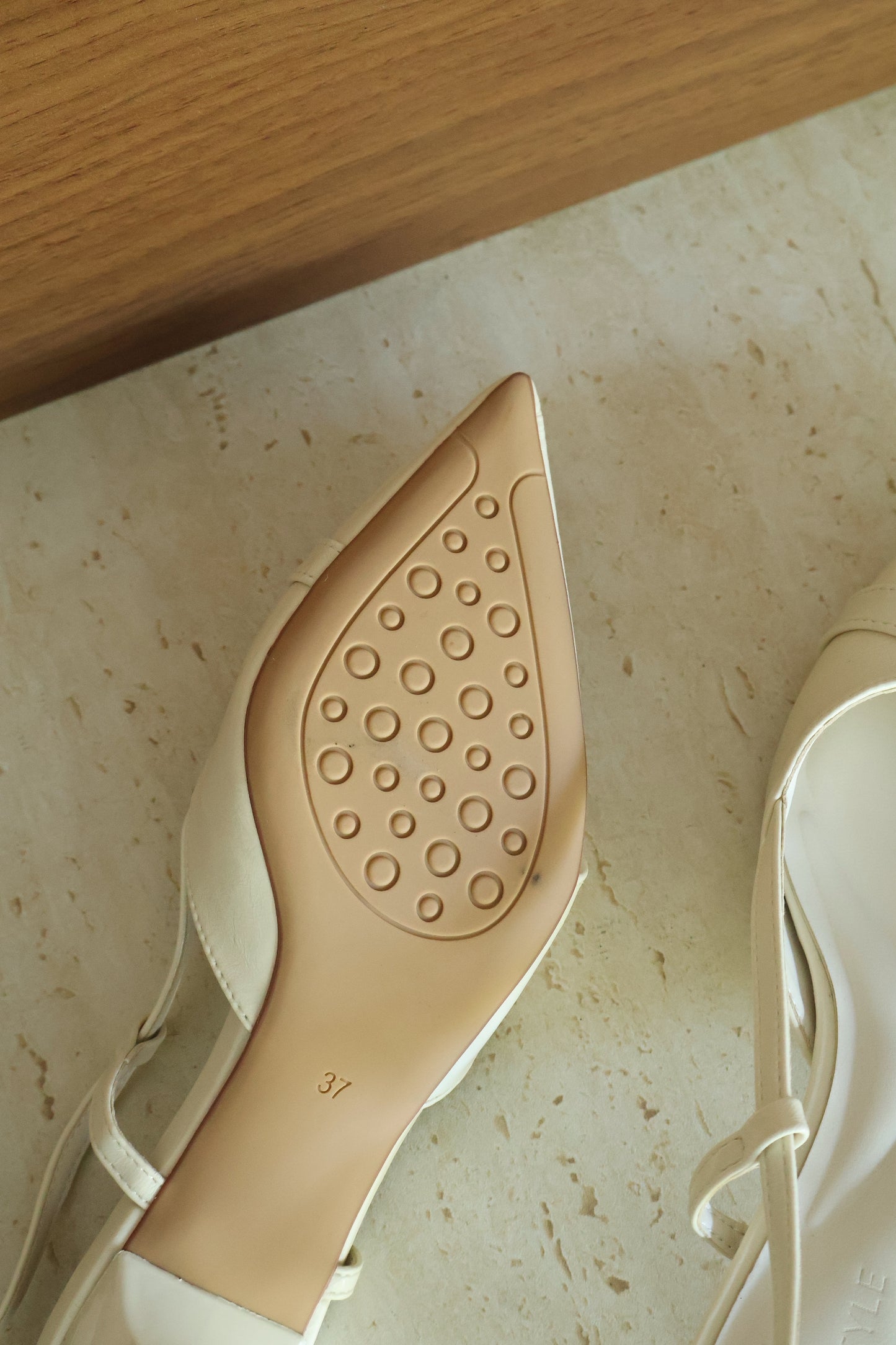 Joelle Pointed High Heels Pump (Cream White)