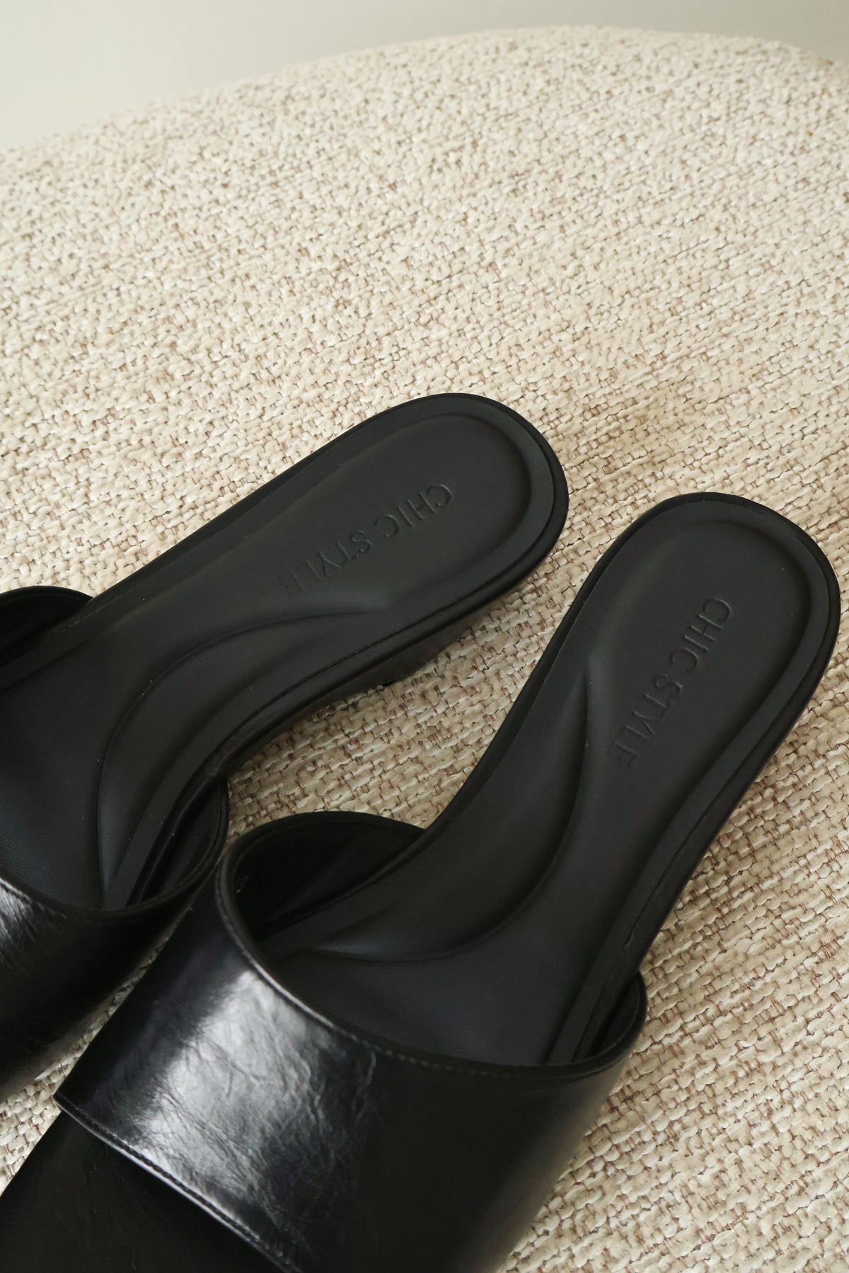 Yoana Casual Low Heels (Black)