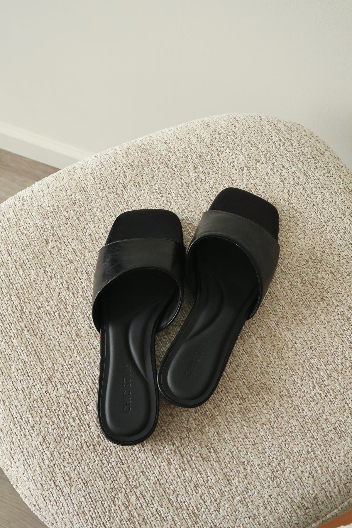 Yoana Casual Low Heels (Black)