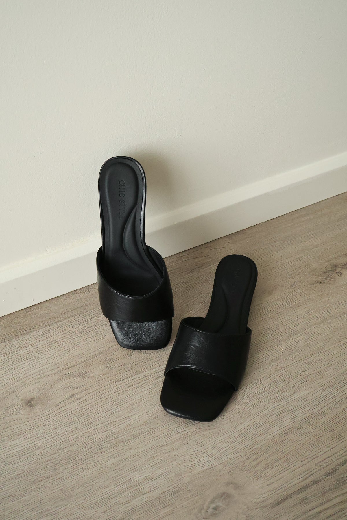 Yoana Casual Low Heels (Black)