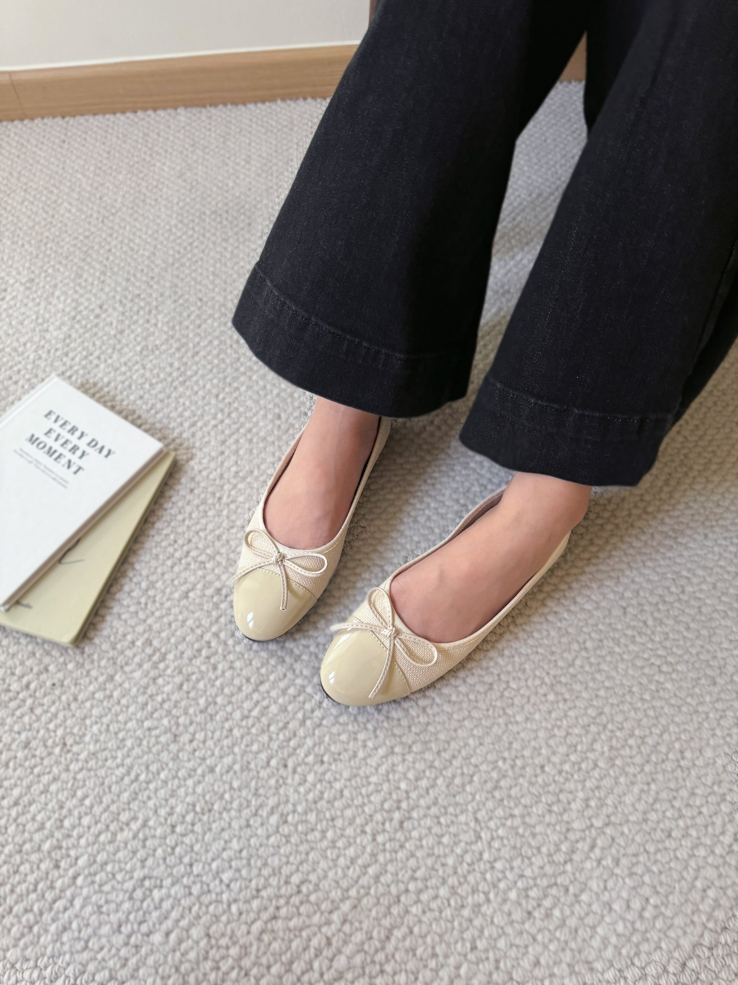 Jaclyn Tweed Ballet Flats (Cream White)
