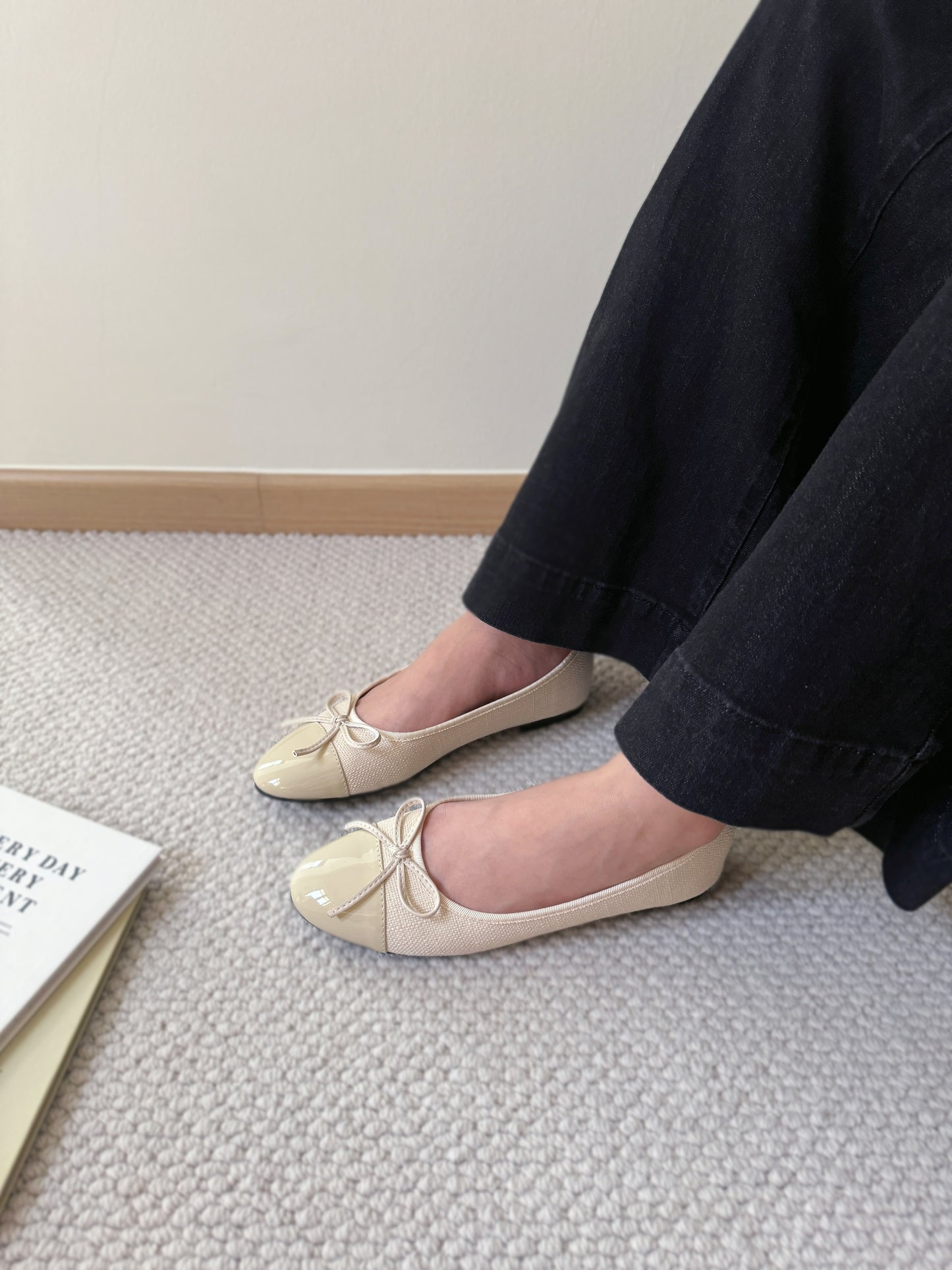 Jaclyn Tweed Ballet Flats (Cream White)