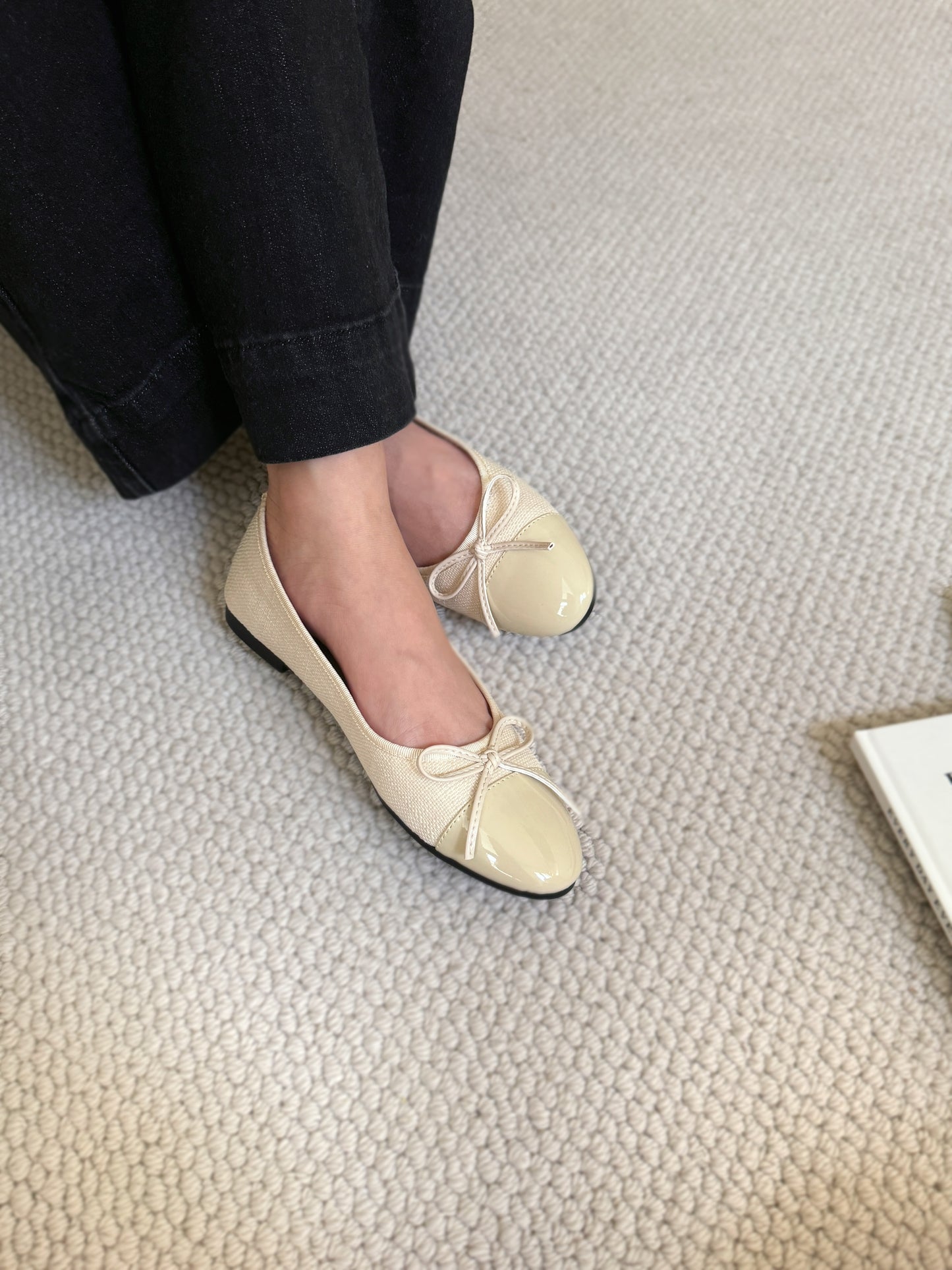 Jaclyn Tweed Ballet Flats (Cream White)