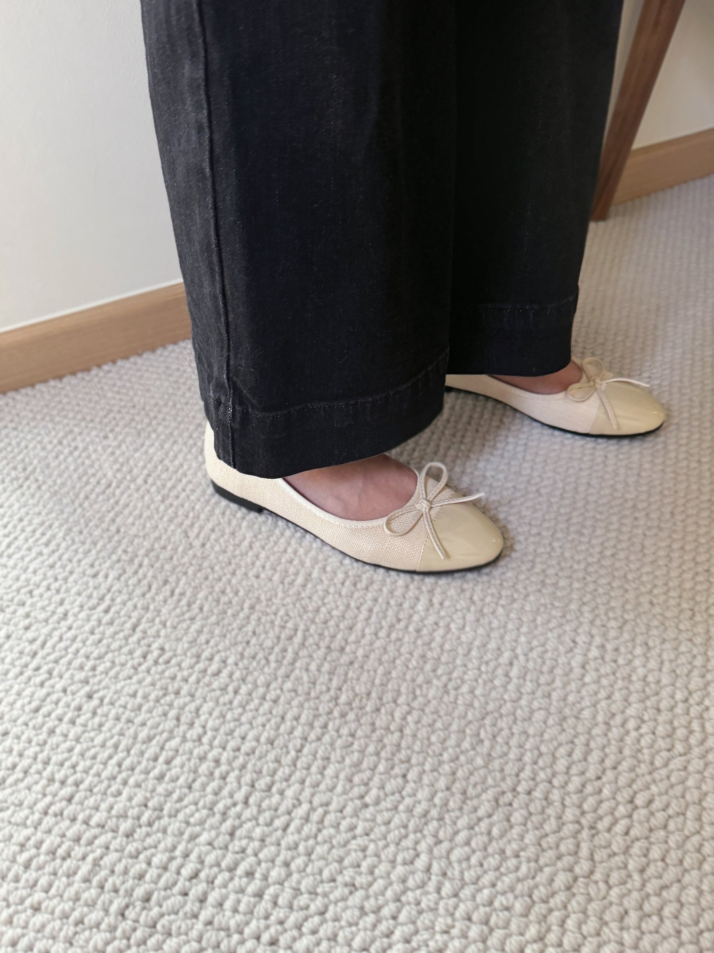 Jaclyn Tweed Ballet Flats (Cream White)