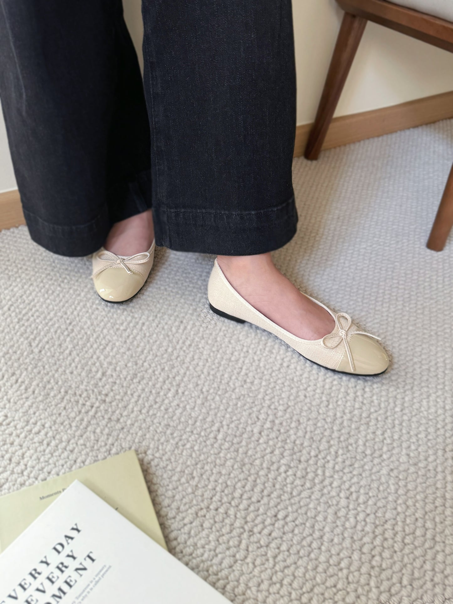 Jaclyn Tweed Ballet Flats (Cream White)
