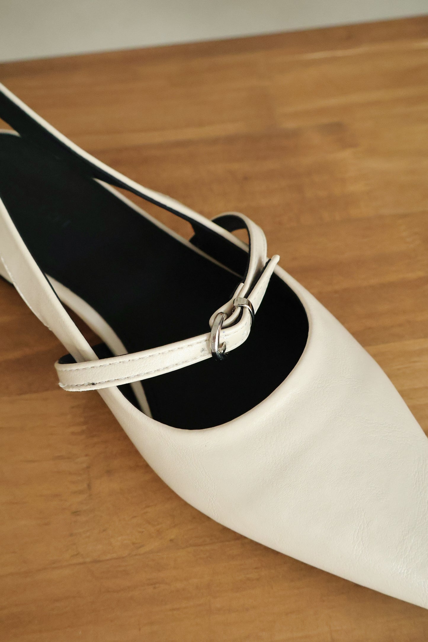 Liza Pointed Slingback Flats (Cream White)