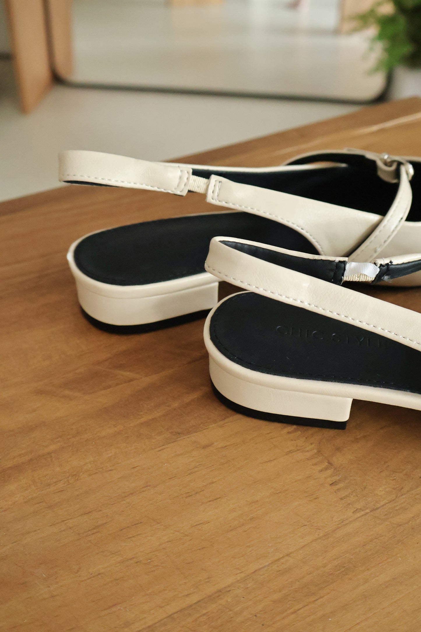Liza Pointed Slingback Flats (Cream White)