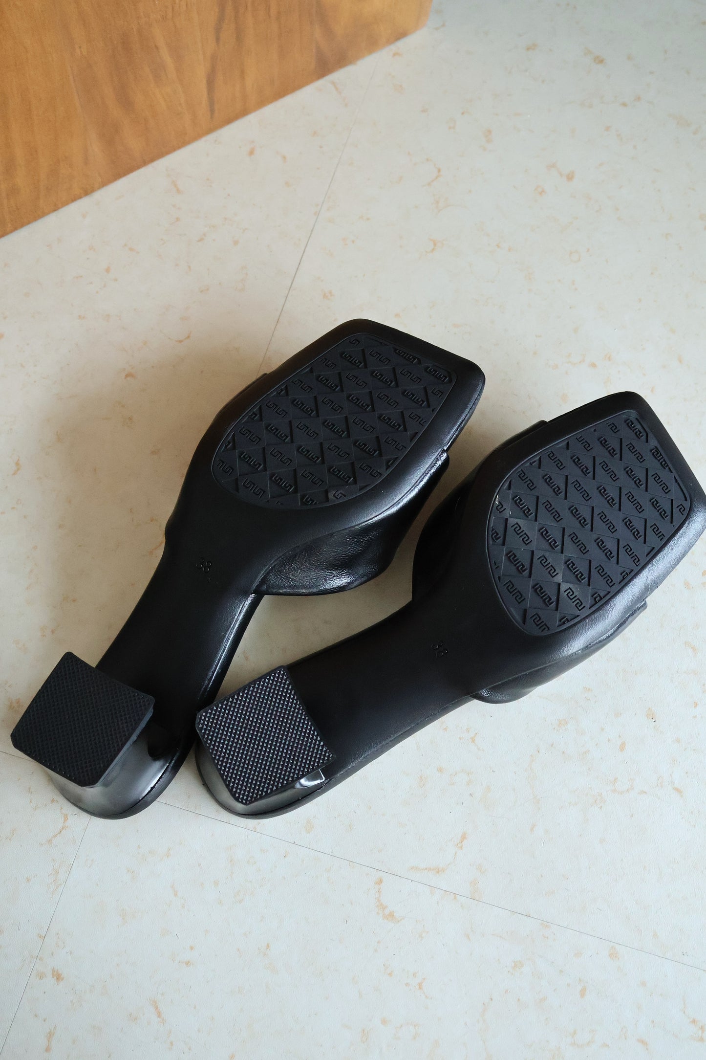 Rose Slip On Middle Heels (Black)