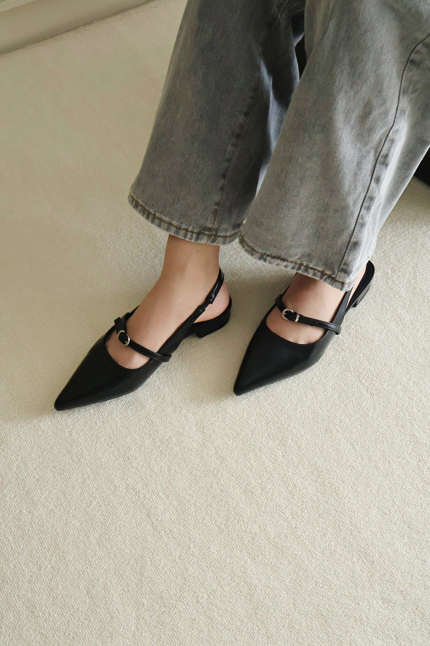 Liza Pointed Slingback Flats (Black)