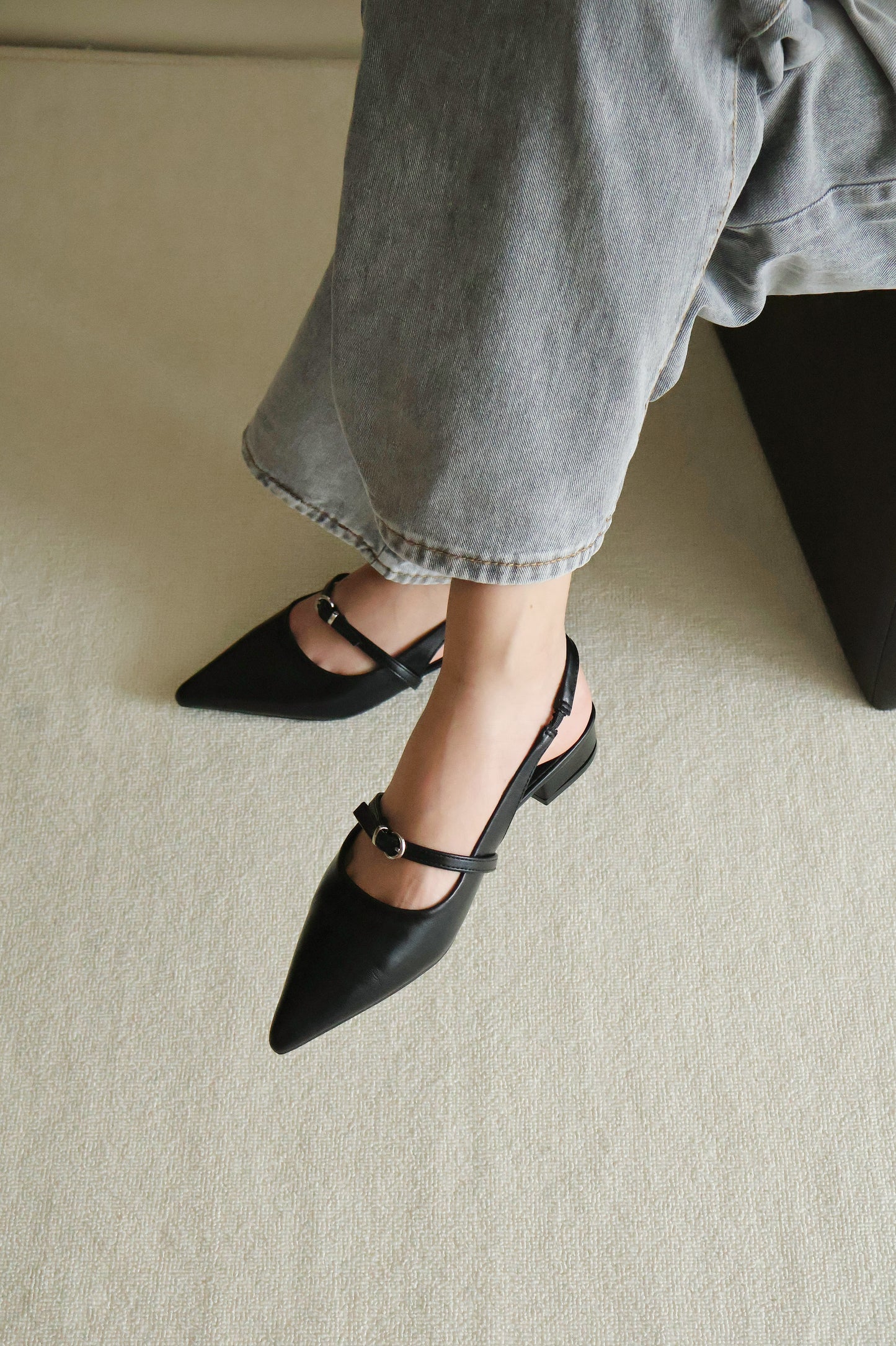 Liza Pointed Slingback Flats (Black)