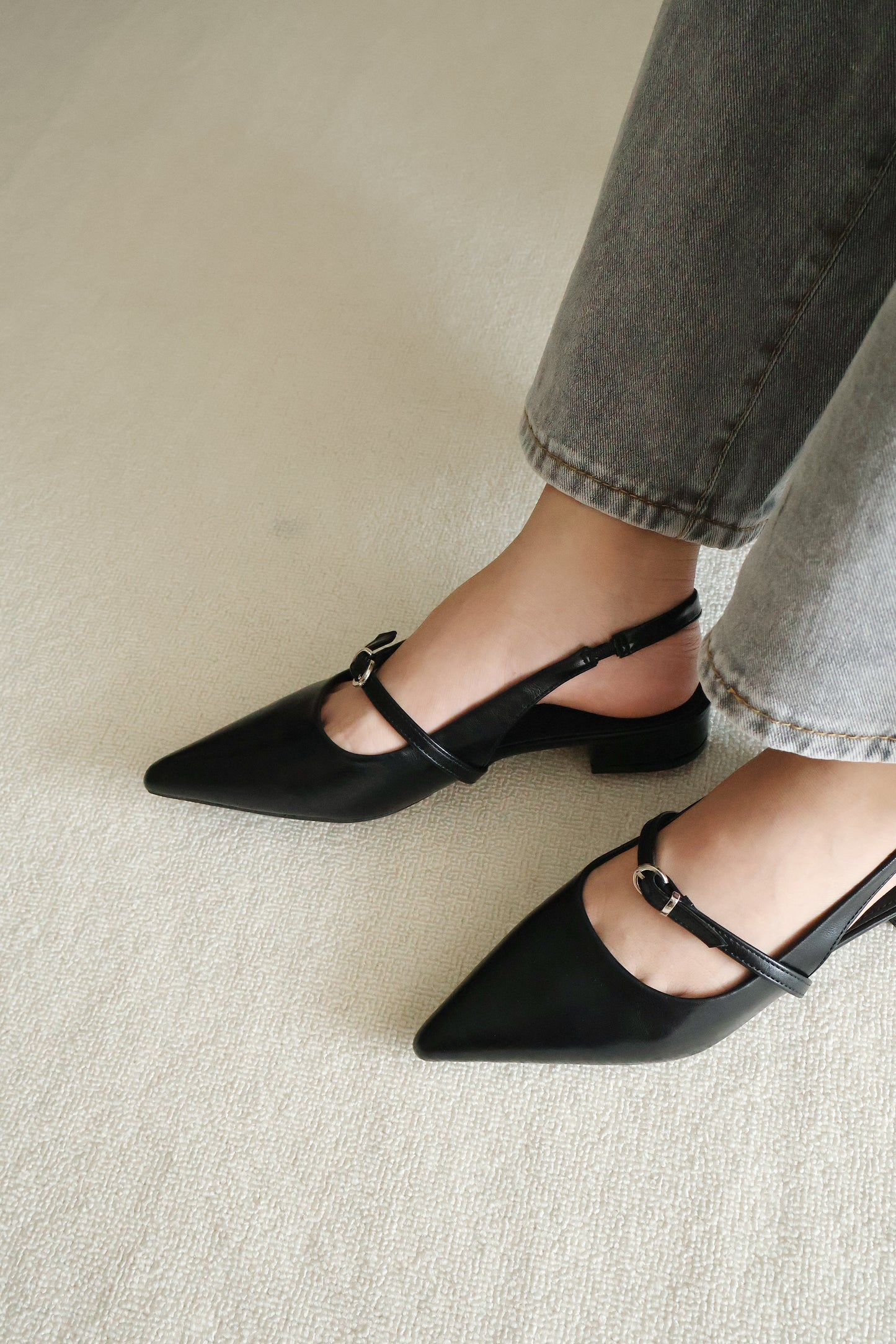 Liza Pointed Slingback Flats (Black)