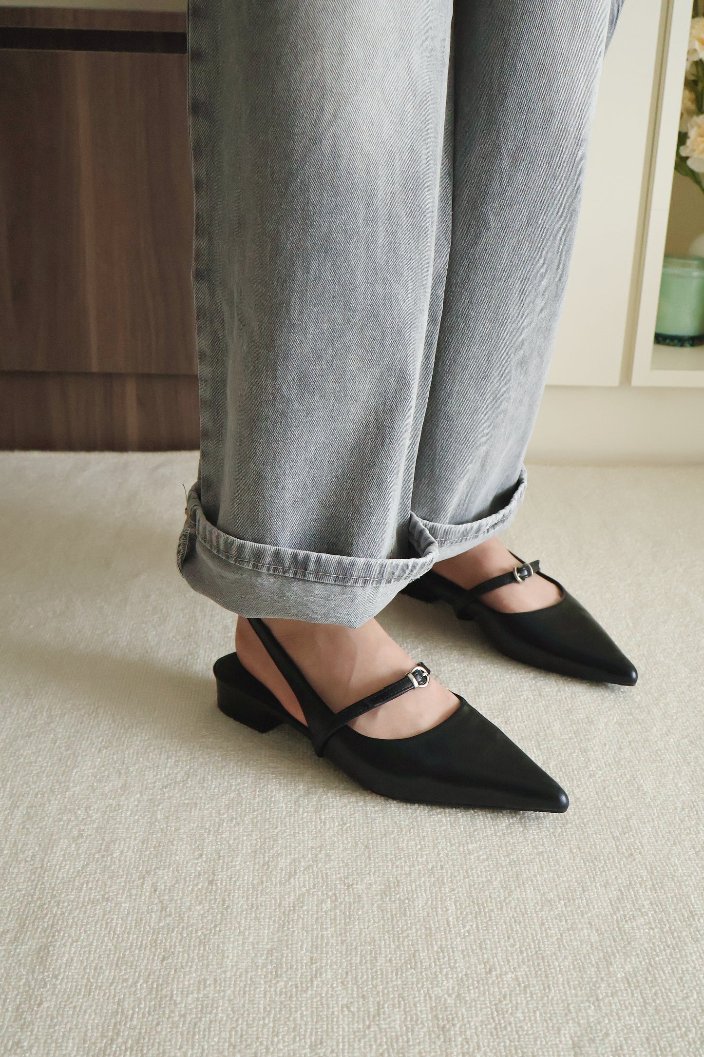 Liza Pointed Slingback Flats (Black)