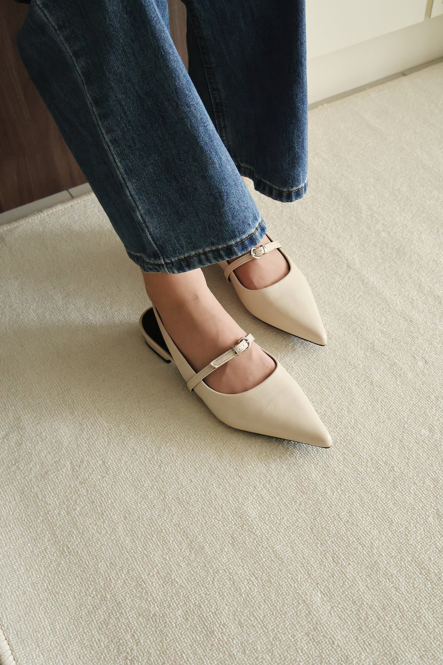 Liza Pointed Slingback Flats (Cream White)