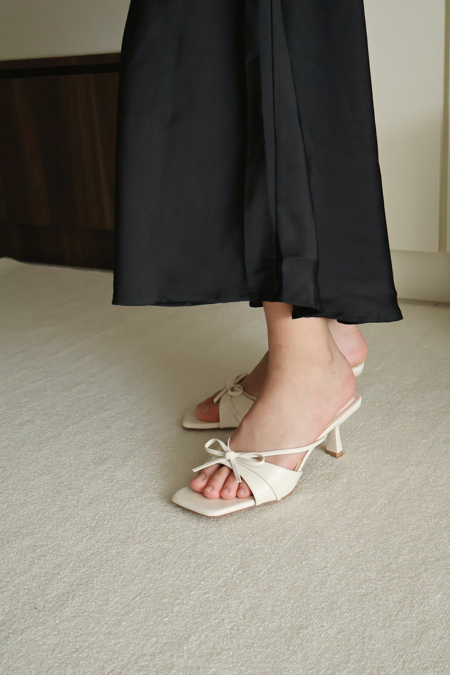 Yunice Bow Strappy Heels (Cream White)