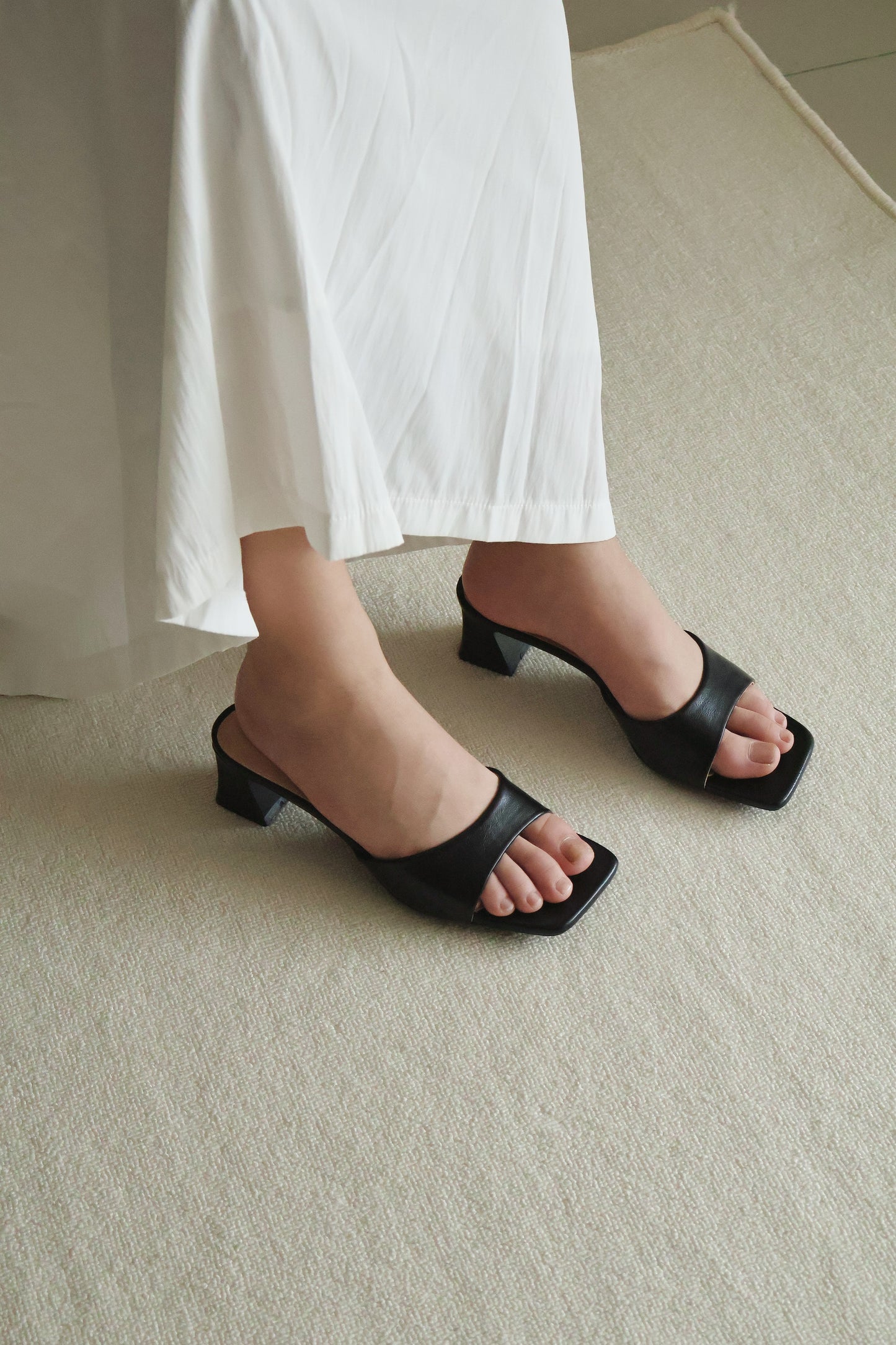 Rose Slip On Middle Heels (Black)