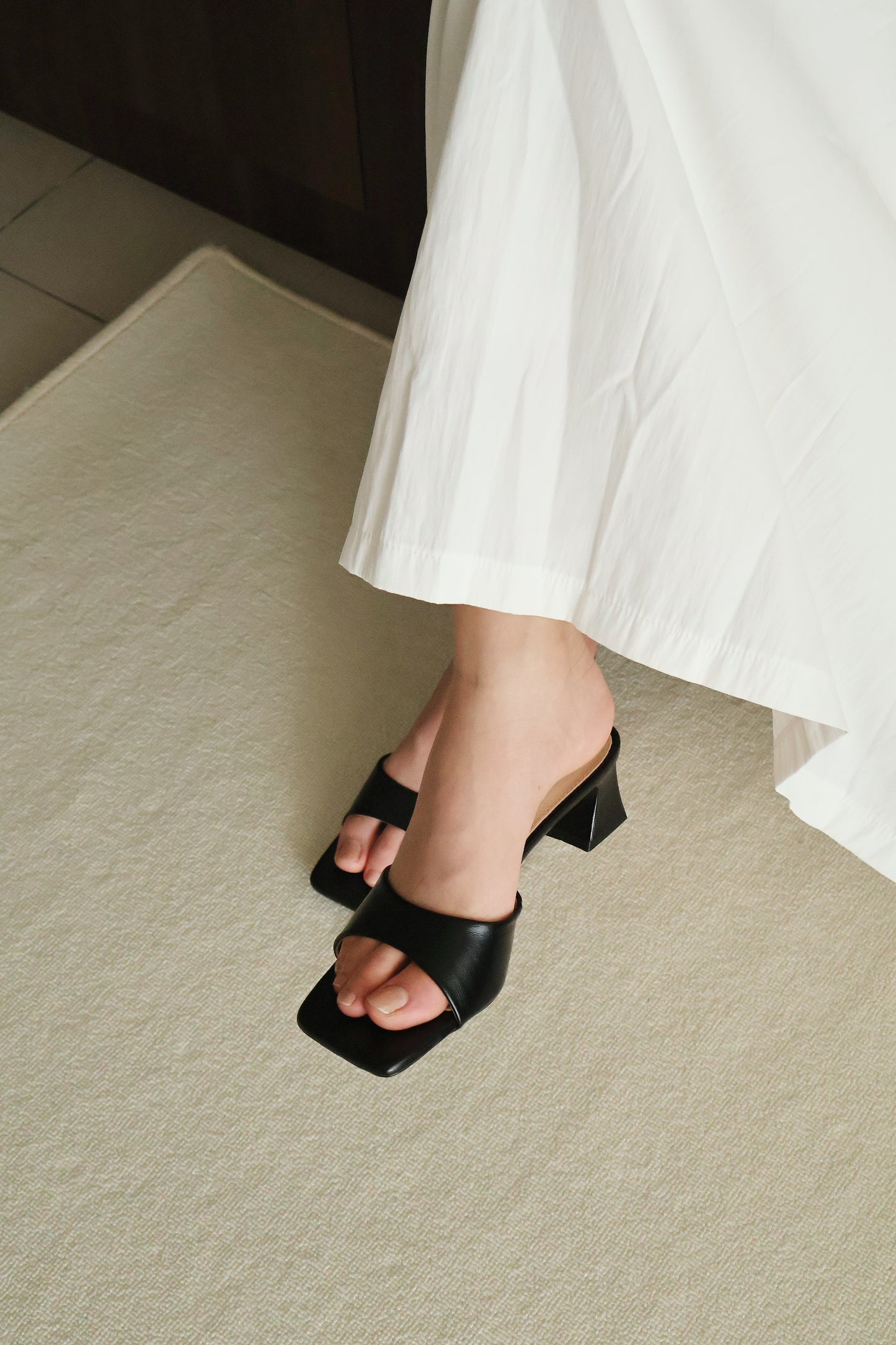 Rose Slip On Middle Heels (Black)
