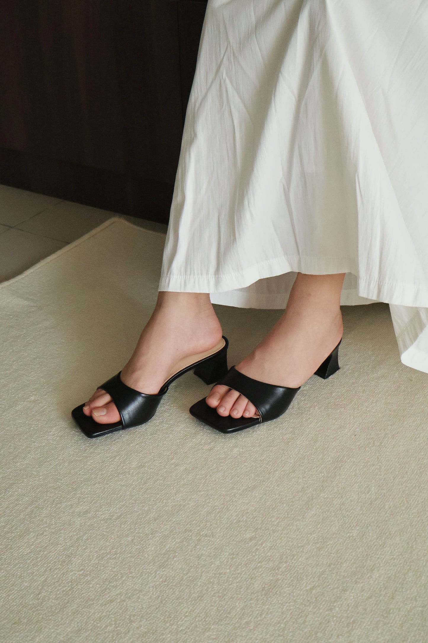 Rose Slip On Middle Heels (Black)