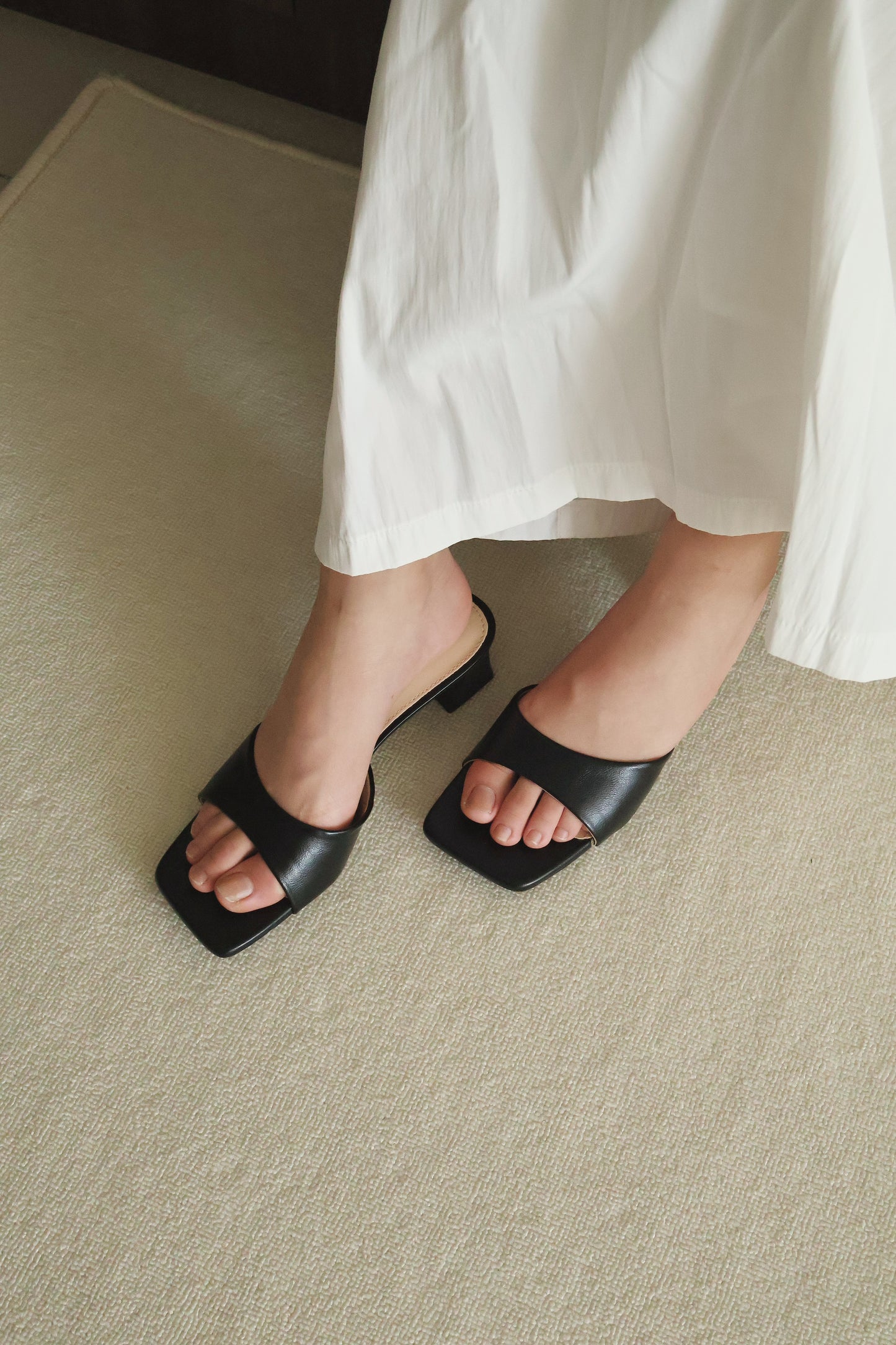 Rose Slip On Middle Heels (Black)