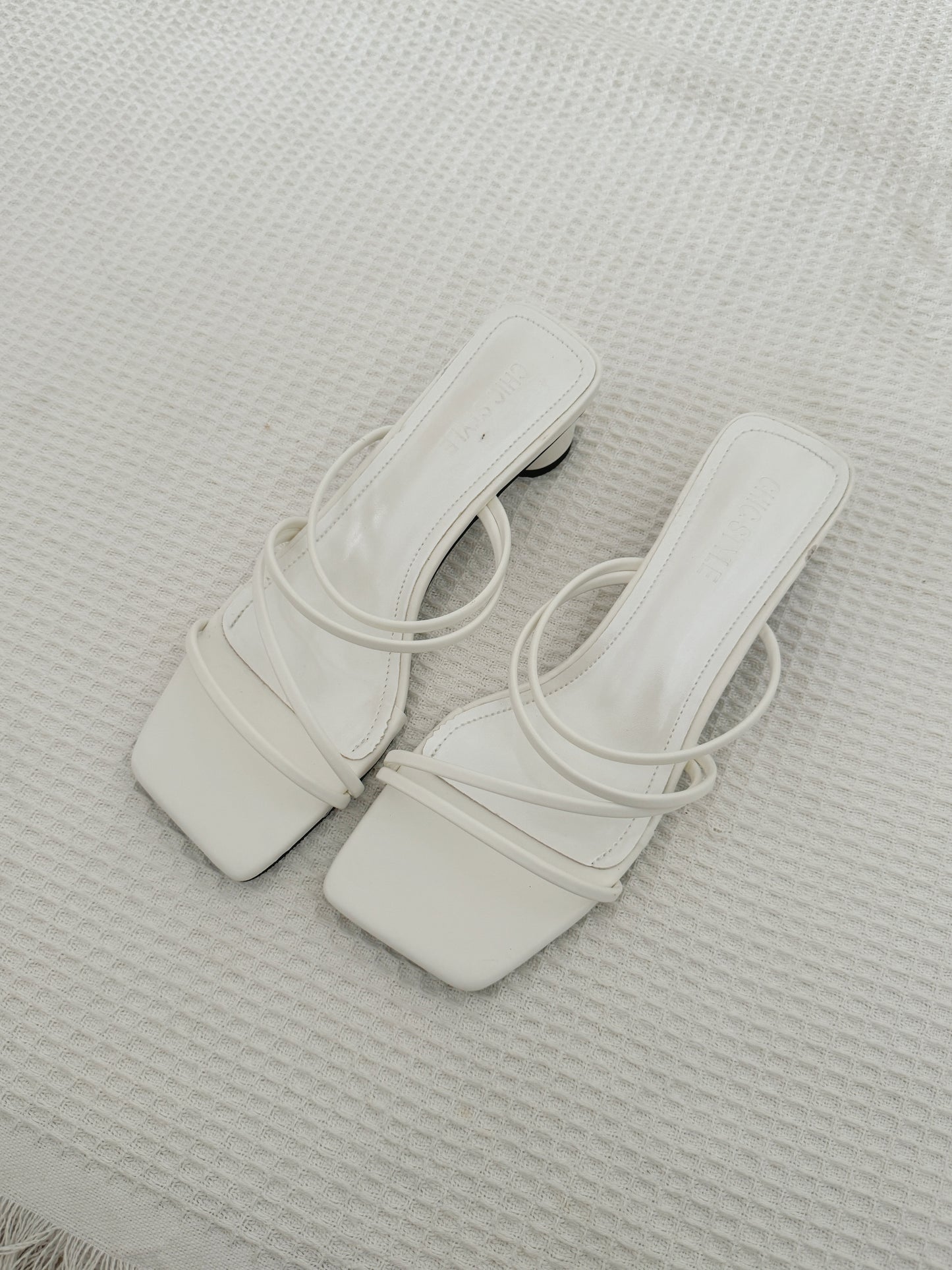 [Minor Defect] Size 38 Elvie Strappy Heels in White