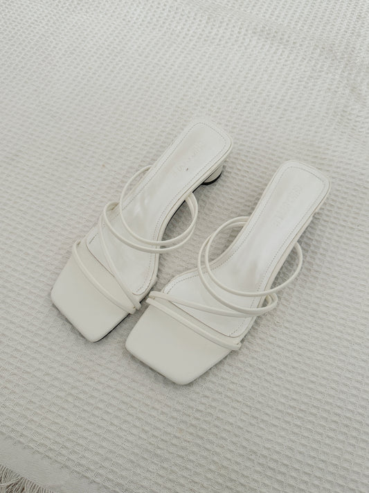 [Minor Defect] Size 38 Elvie Strappy Heels in White